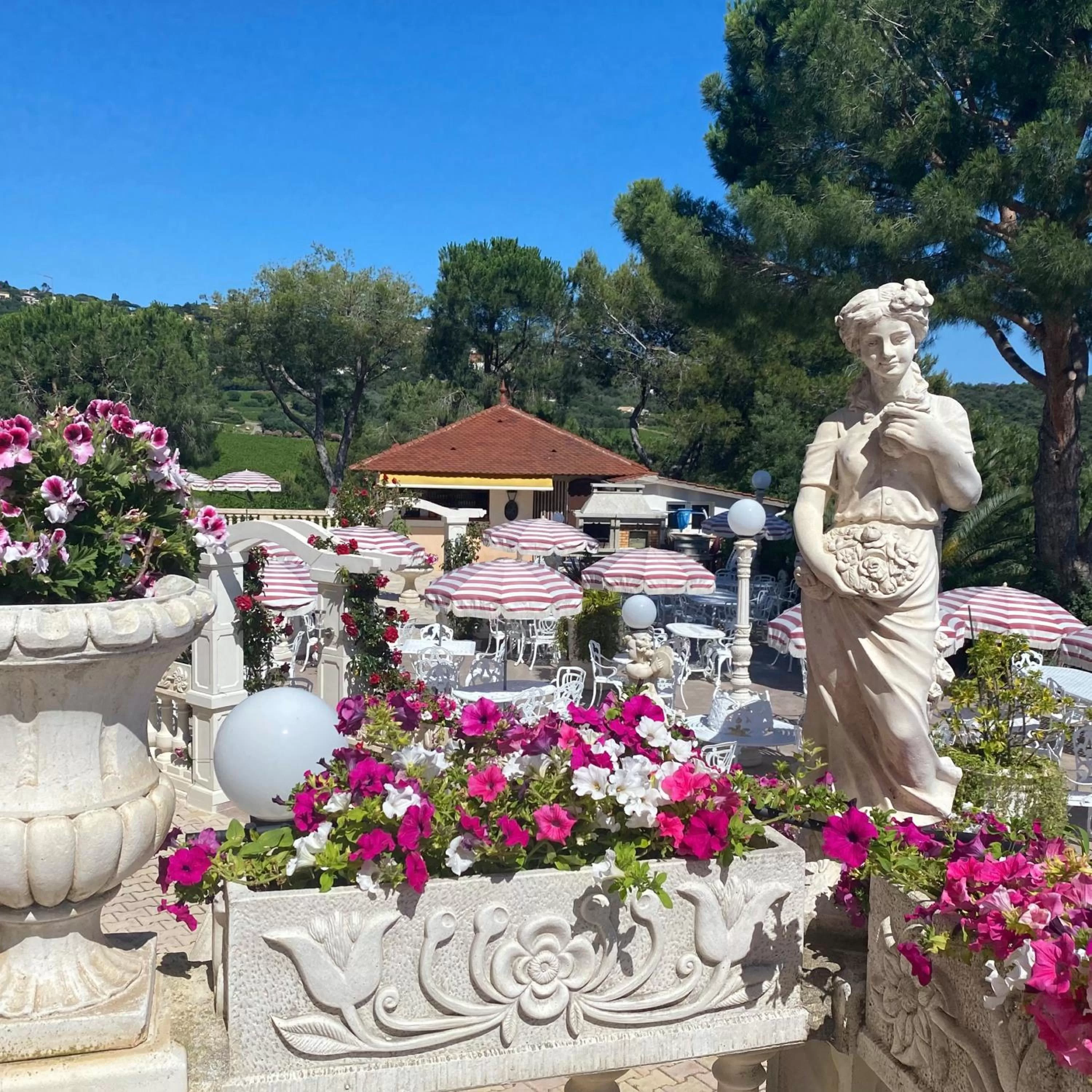 Garden view in Le Château de Mei Lese