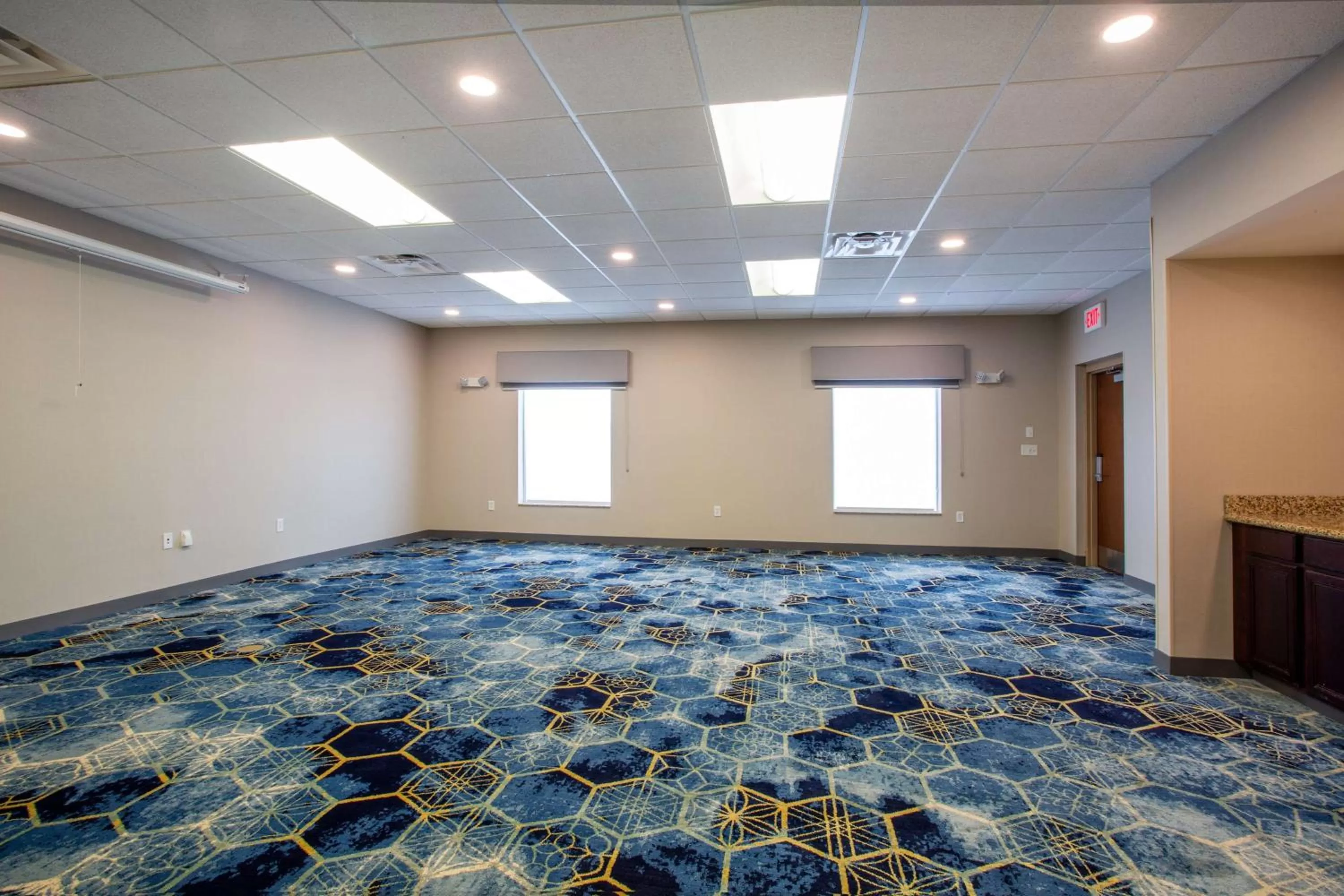 Meeting/conference room, Bed in Hampton Inn Watertown