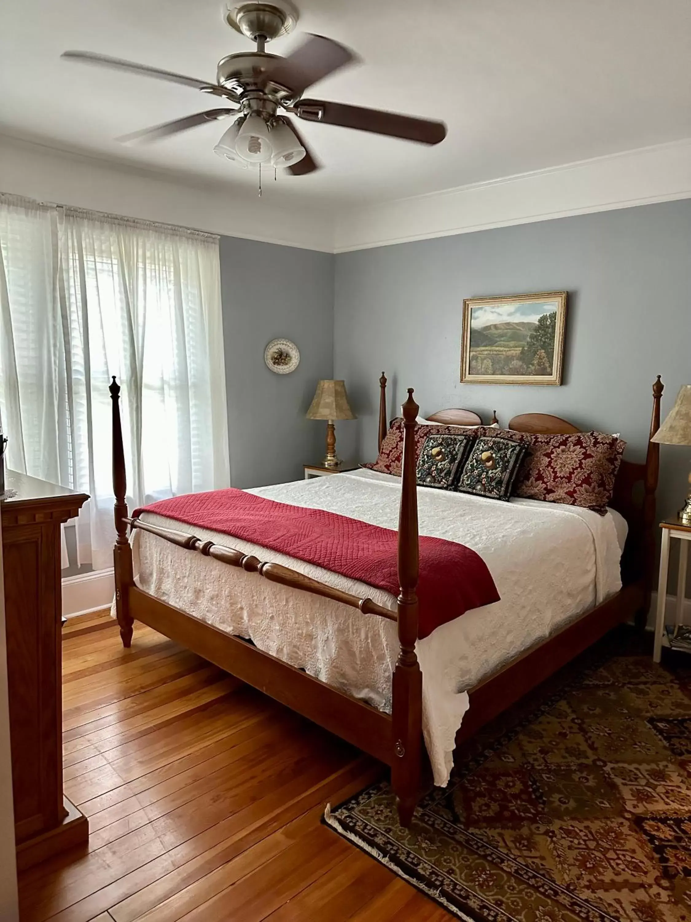 Mountain Laurel in Red Rocker Inn Mountain Laurel in Red Rocker Inn