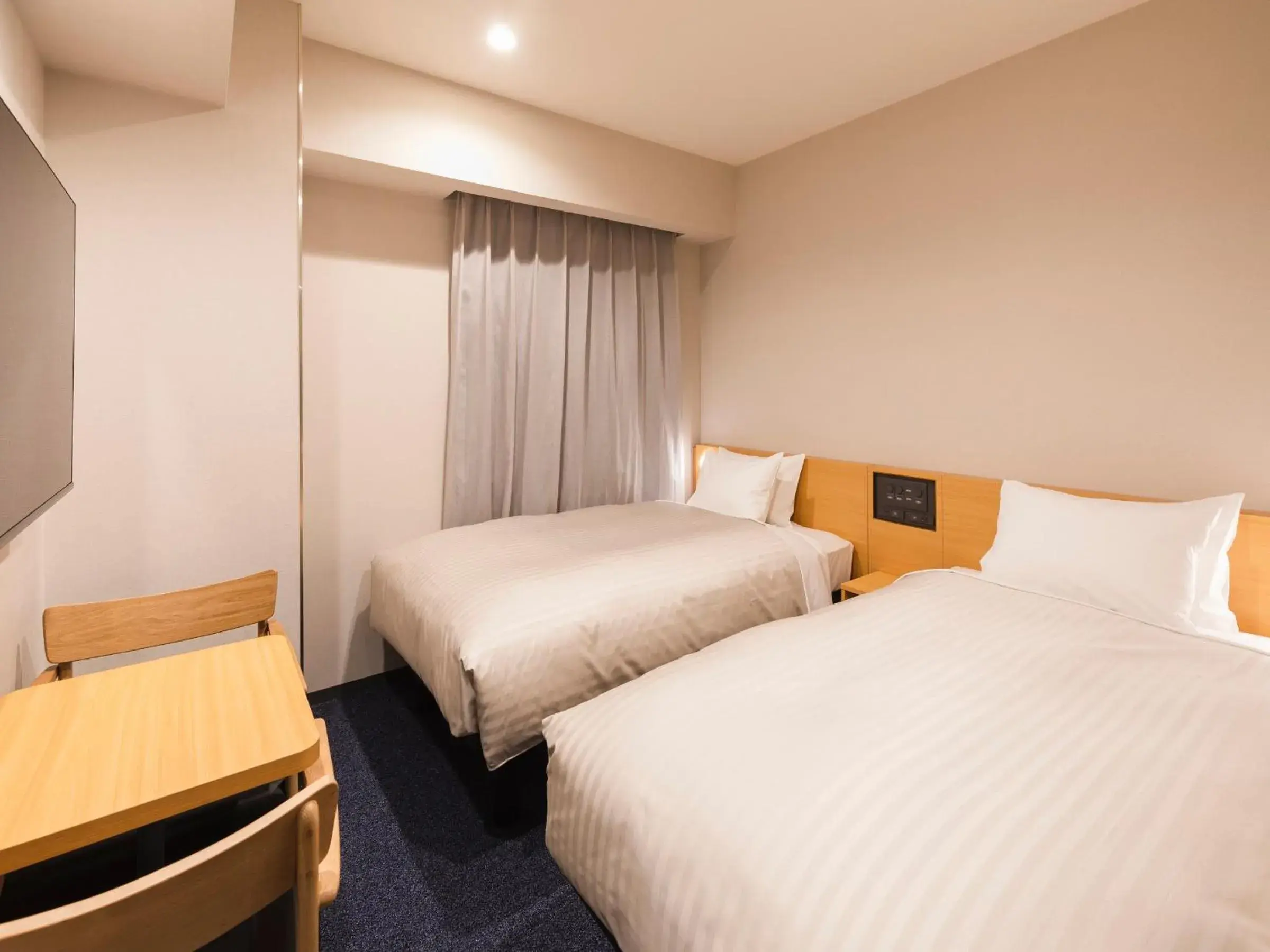 Superior Twin Room - single occupancy - Non-Smoking in Sotetsu Fresa Inn Daimon Superior Twin Room - single occupancy - Non-Smoking in Sotetsu Fresa Inn Daimon