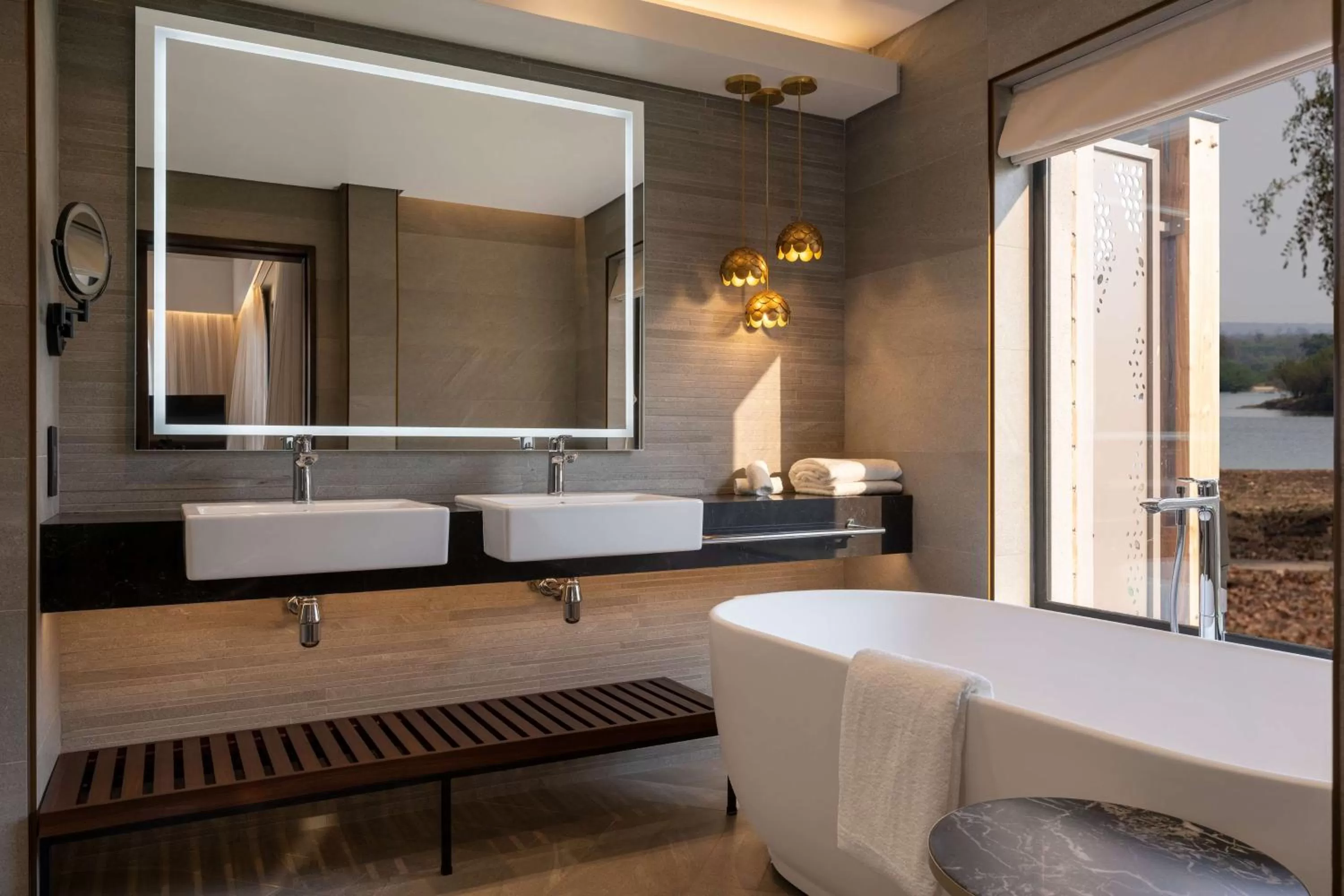 Bathroom, Bed in Radisson Blu Mosi-oa-Tunya Livingstone Resort