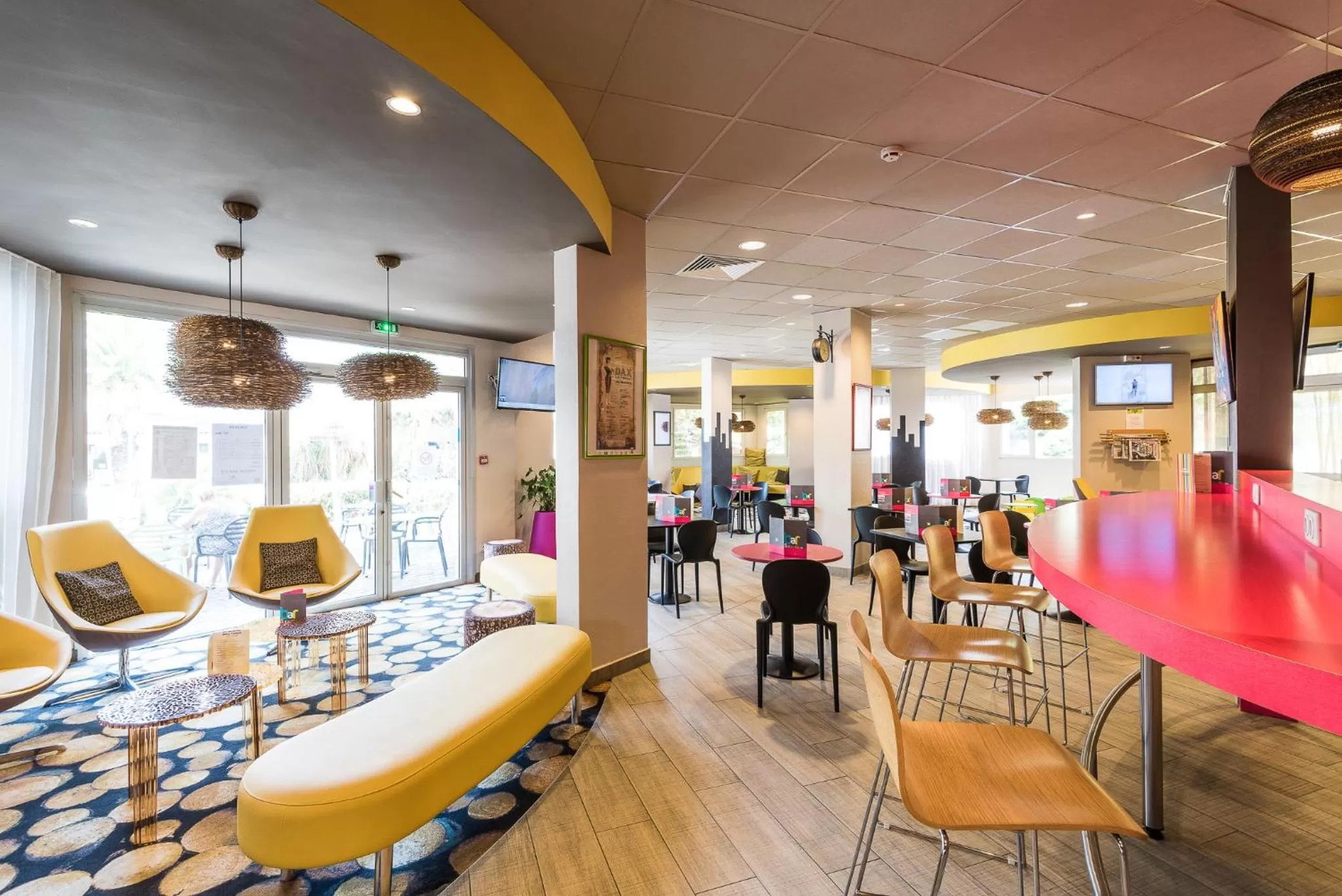 Lounge or bar in ibis styles Dax Centre