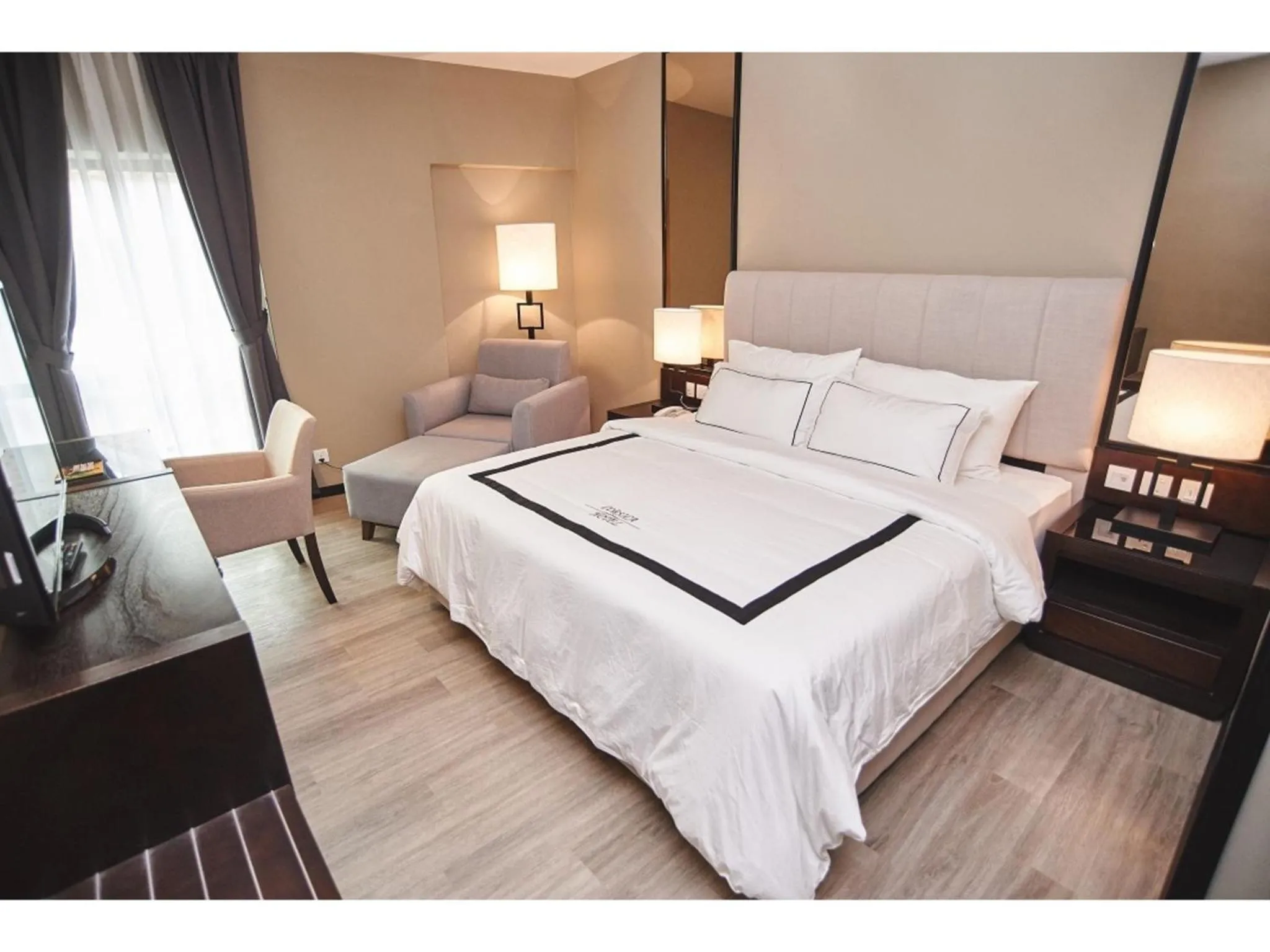 Photo of the whole room, Bed in Corsica Hotel