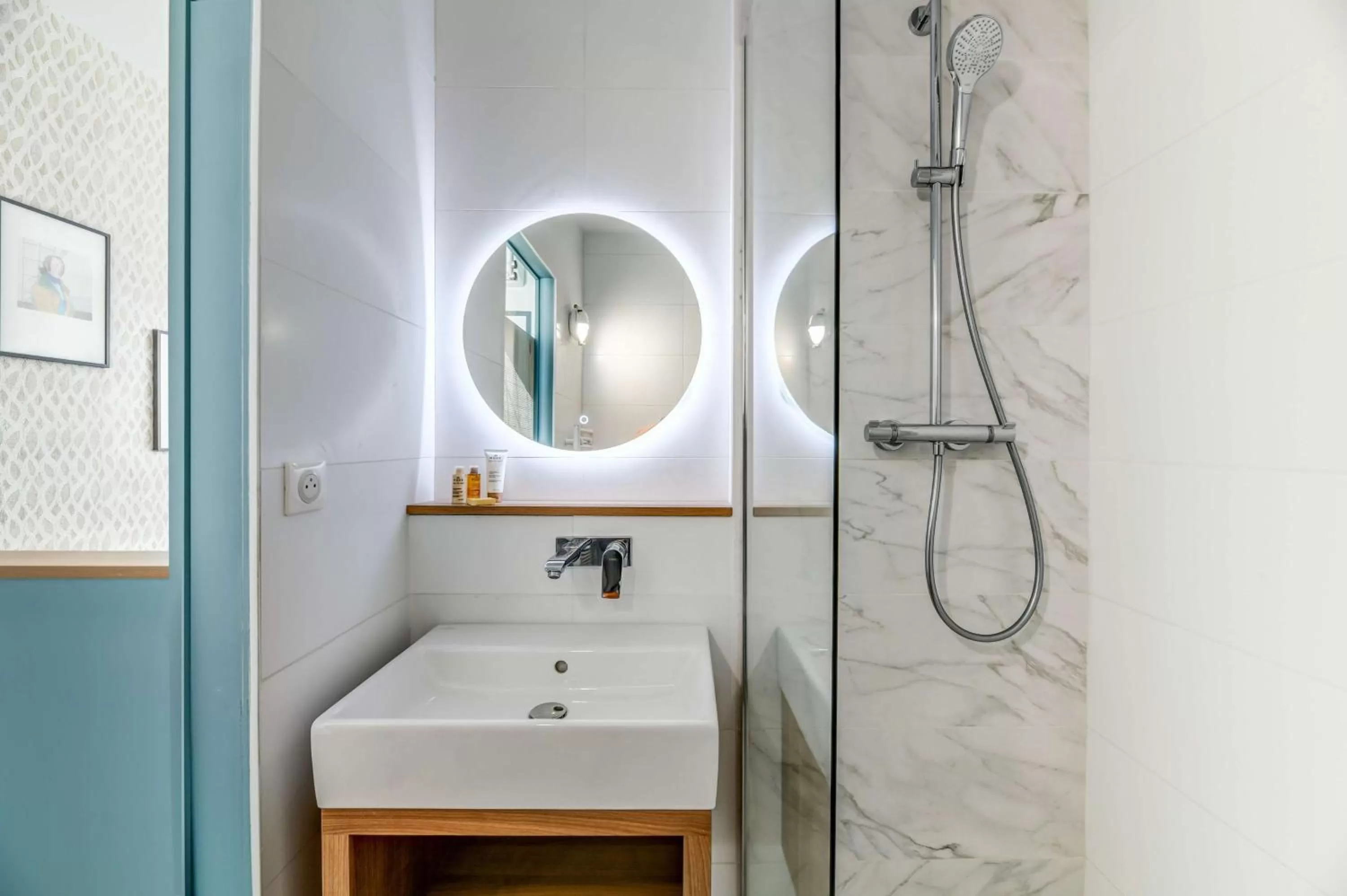 Bathroom in Hôtel Jules Verne Biarritz