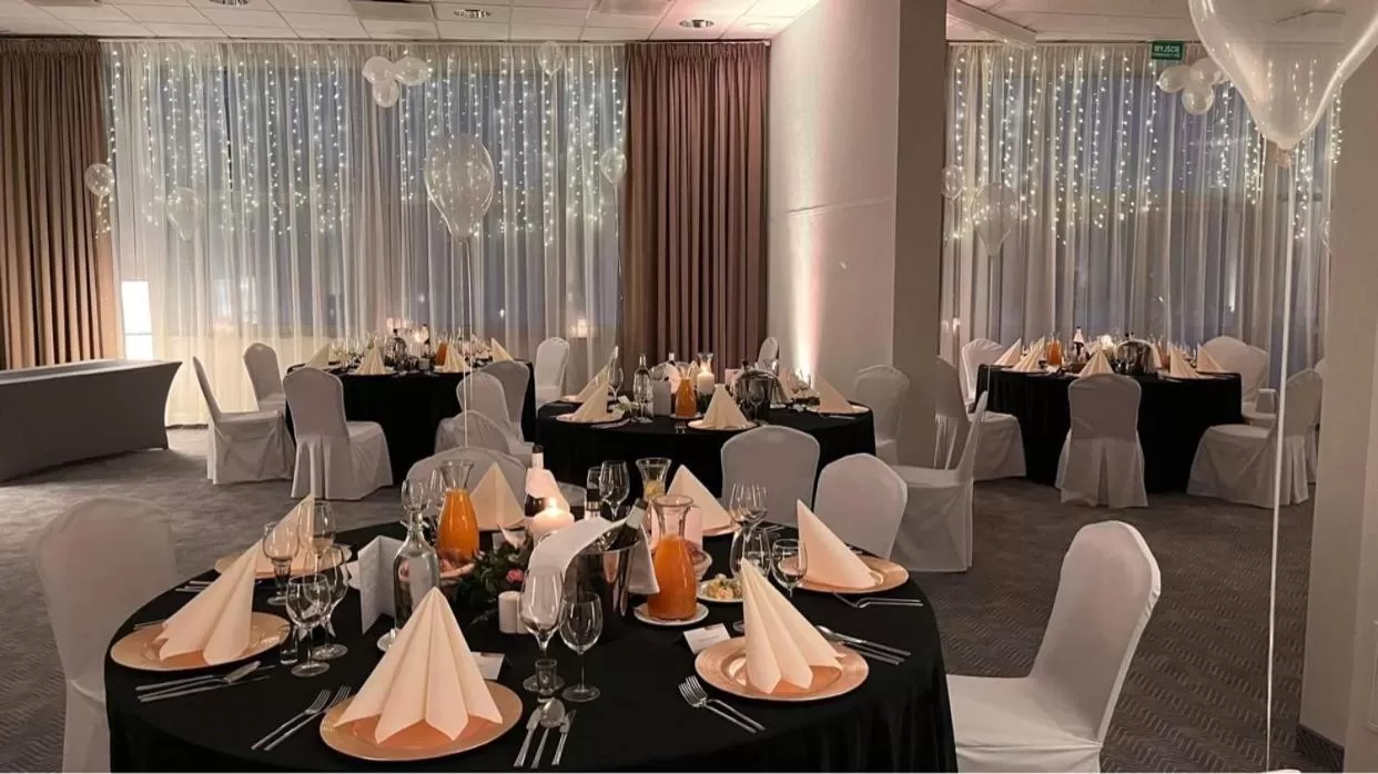 Restaurant/places to eat in Hotel Victor Pruszków DeSilva