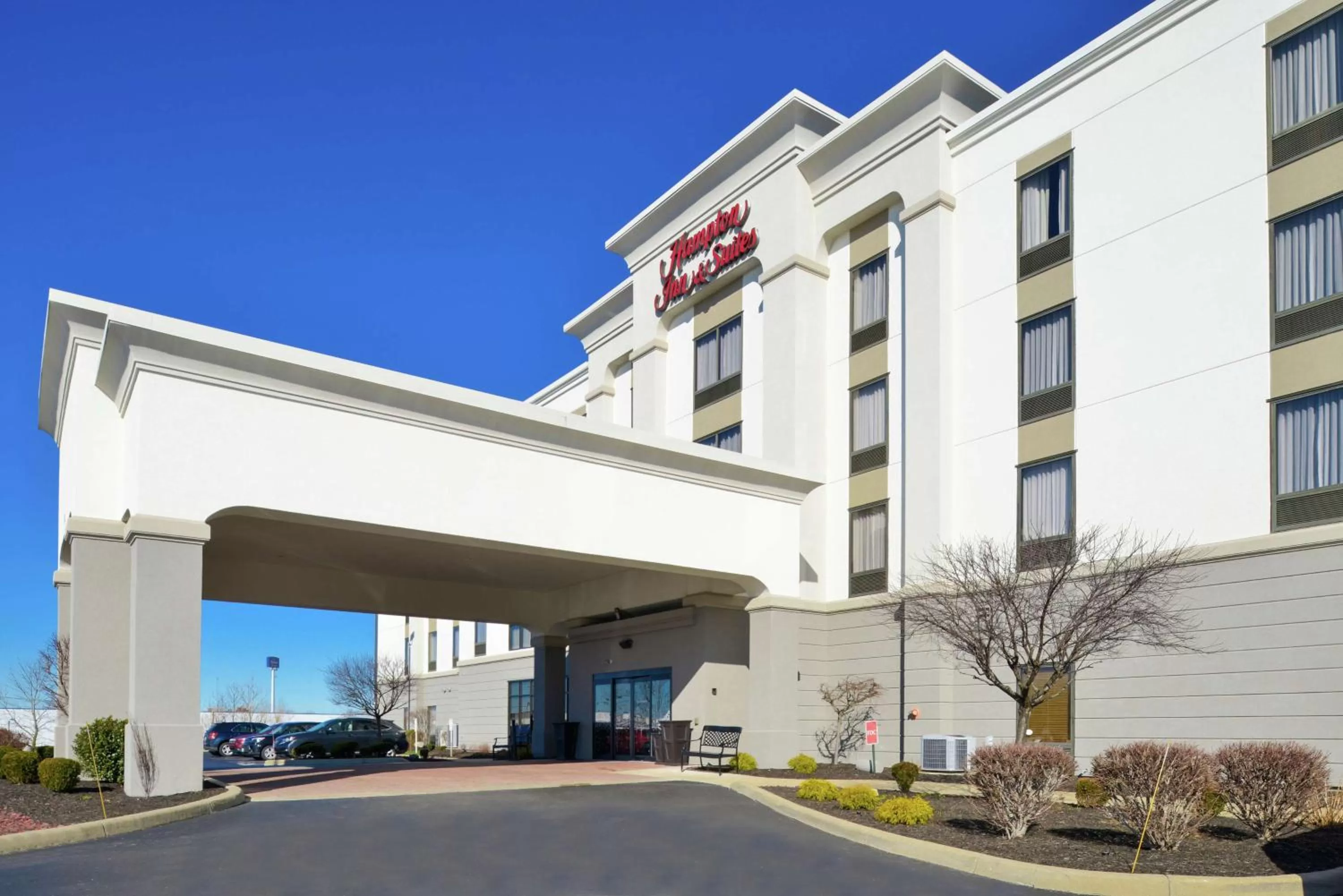 Property building in Hampton Inn & Suites Wilmington