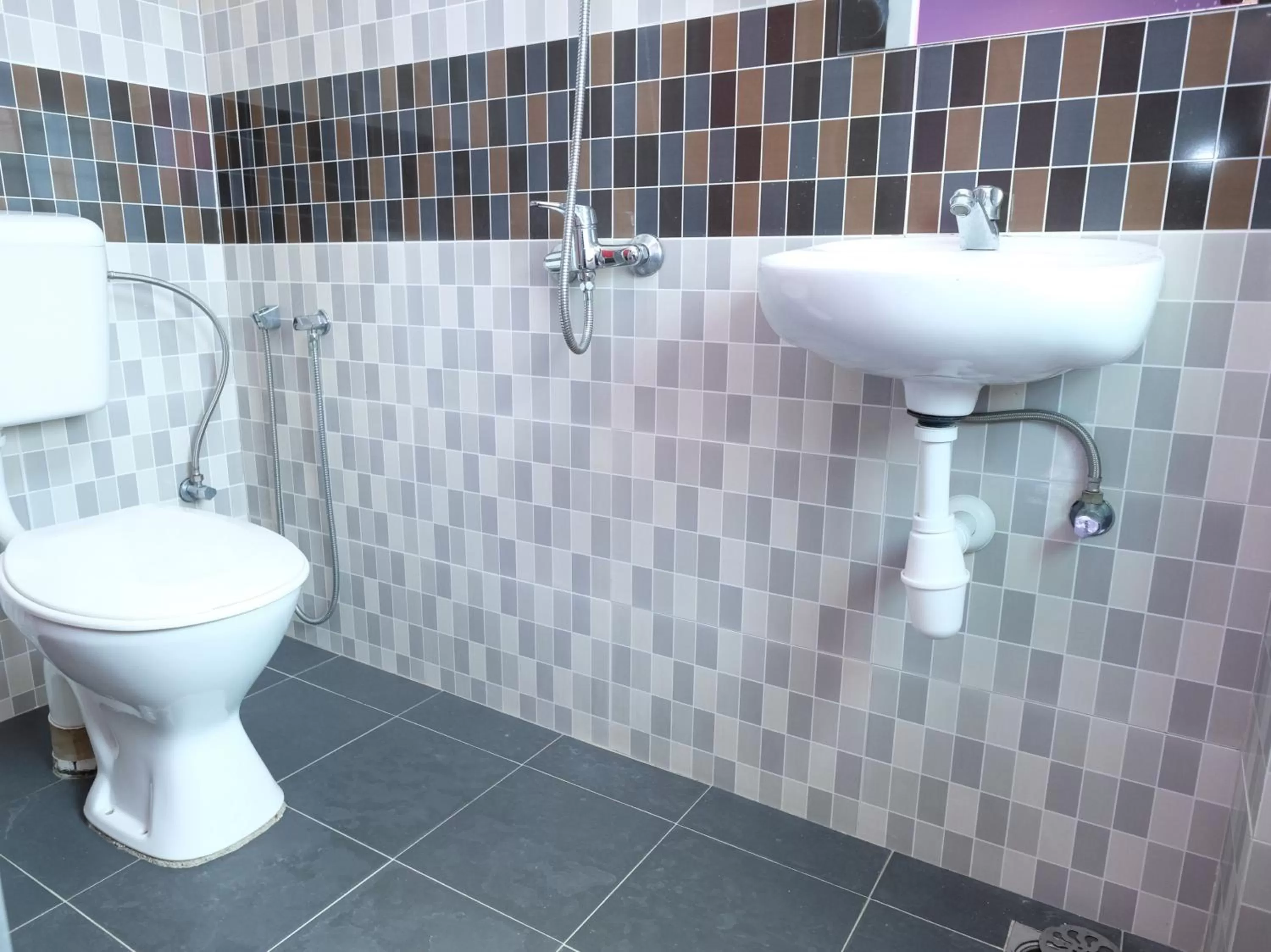 Bathroom in Hotel De' Tees, Masai Utama