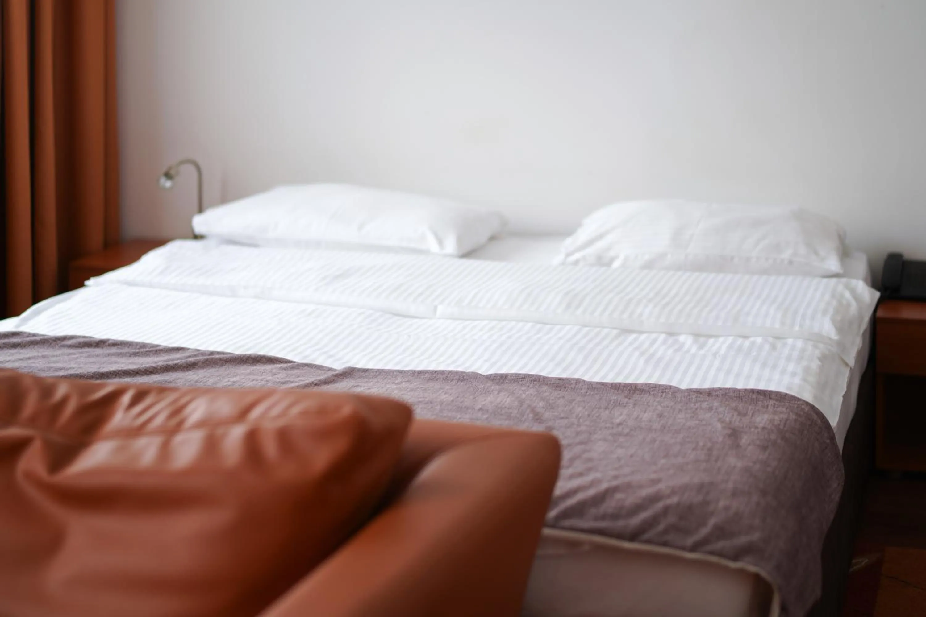 Bed in Hotel Srbija-FREE PARKING