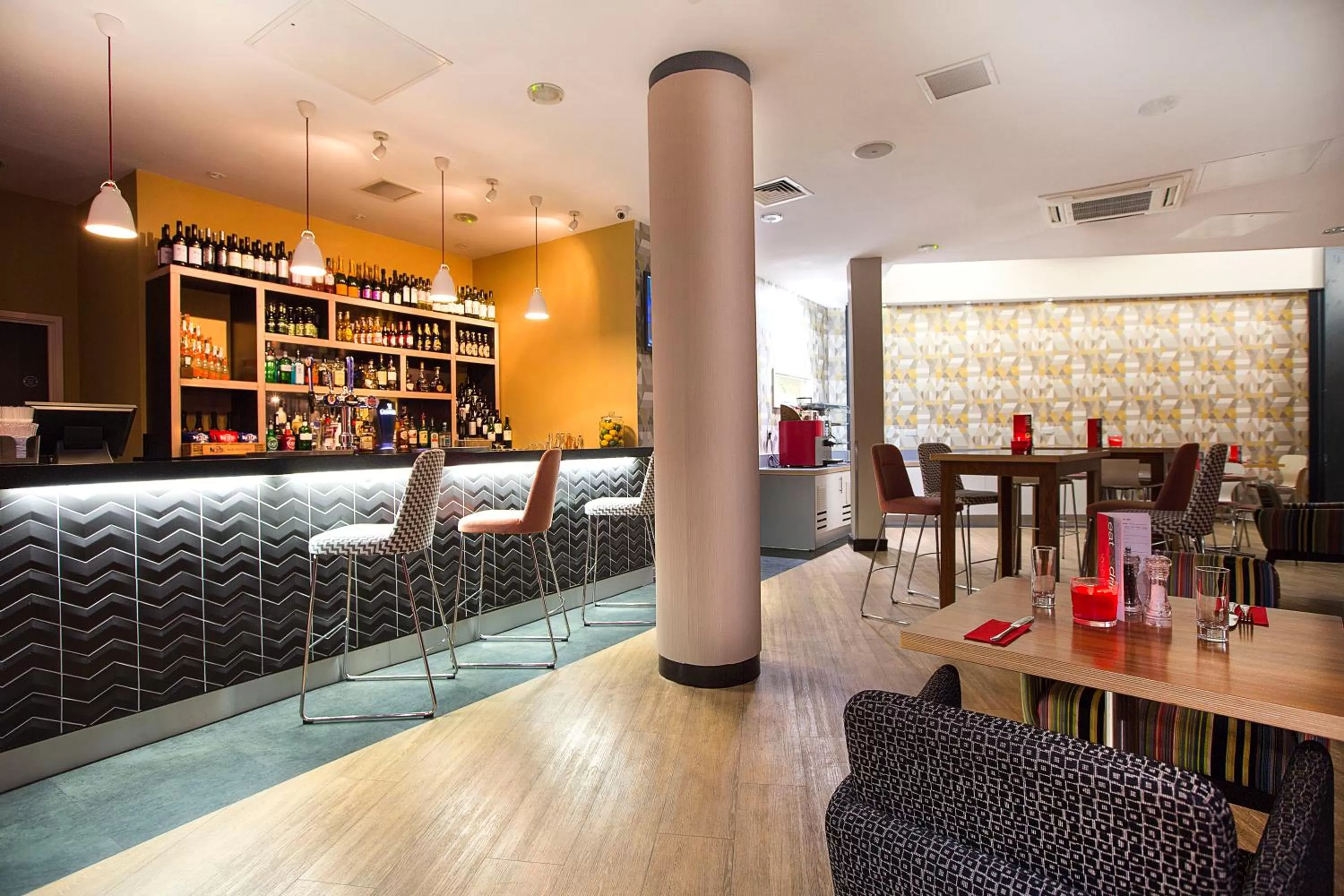Lounge or bar in Sleeperz Hotel Newcastle