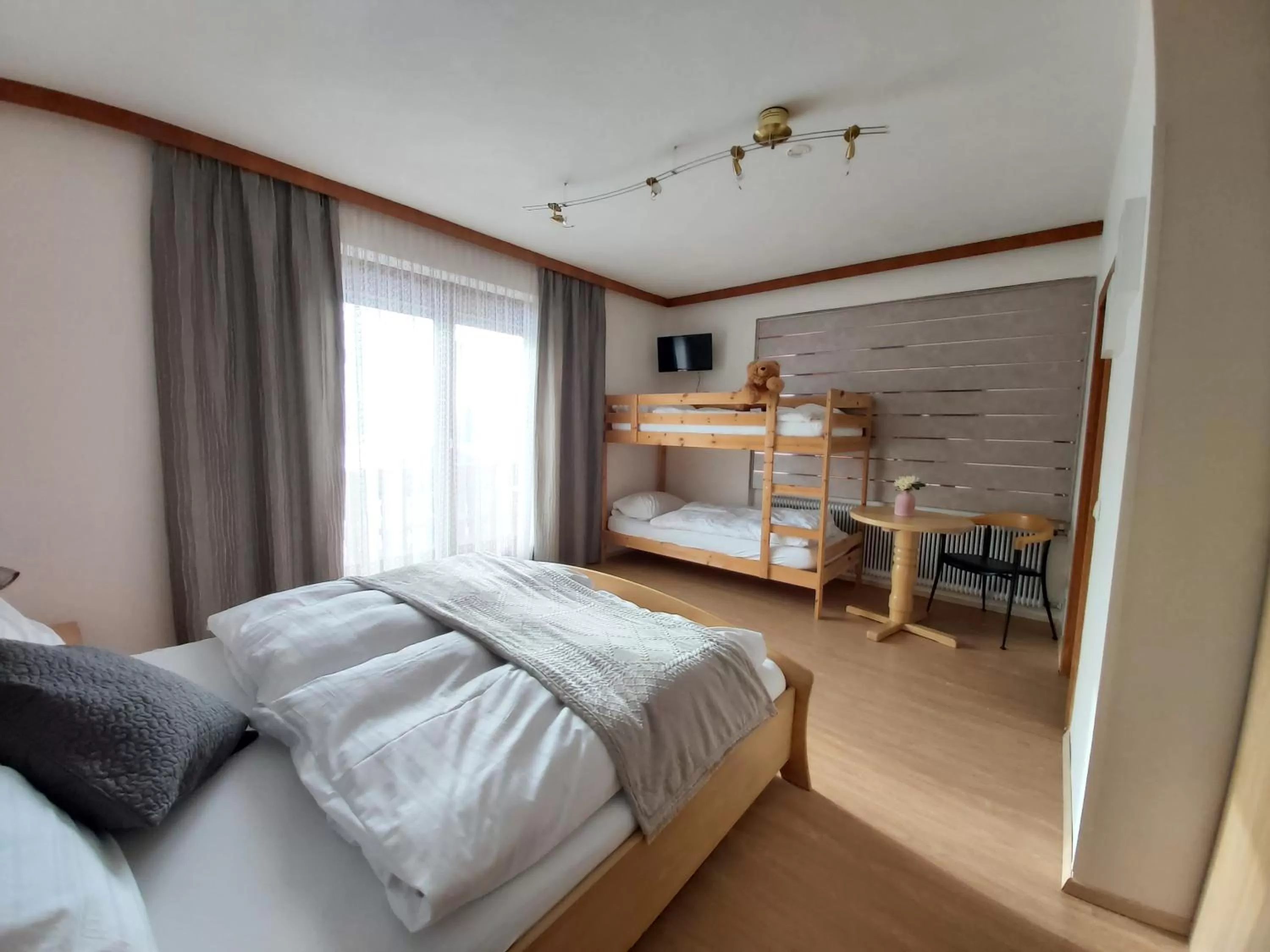 Photo of the whole room, Bed in B&B Pension Karlsdorfer Hof