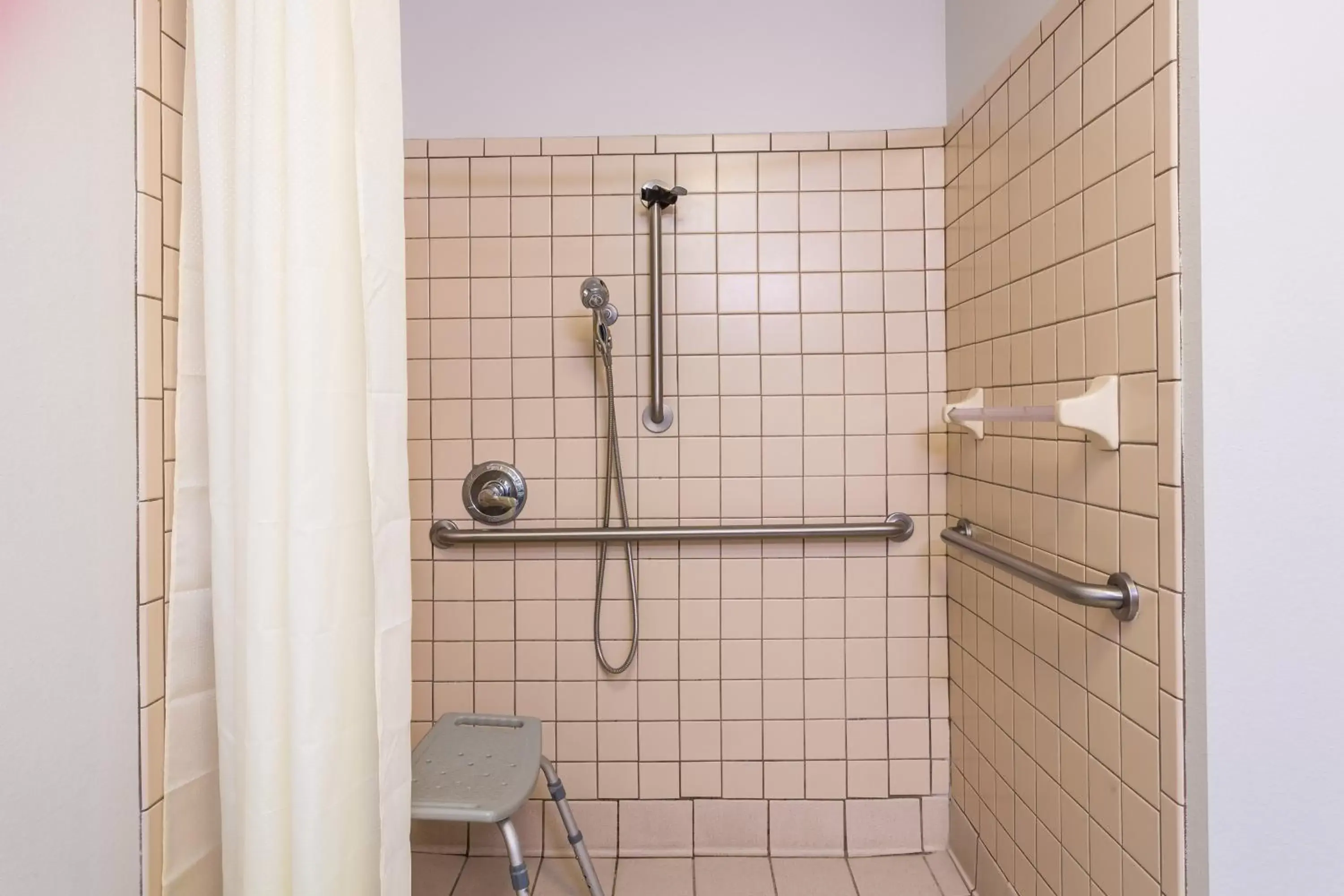 King Room - Disability Access/Non-Smoking in Baymont by Wyndham Midway Tallahassee King Room - Disability Access/Non-Smoking in Baymont by Wyndham Midway Tallahassee