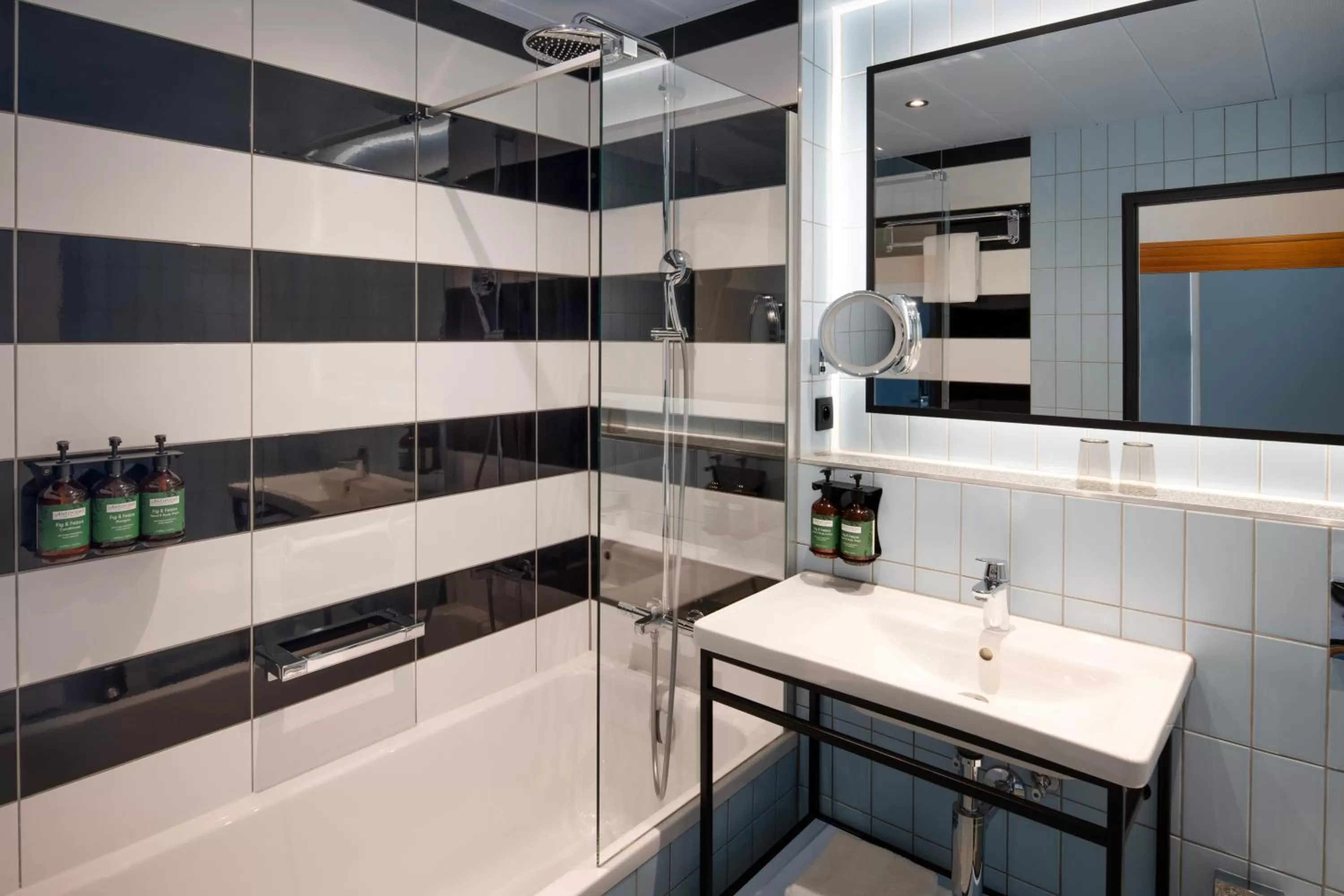 Bathroom in Crowne Plaza Antwerpen by IHG