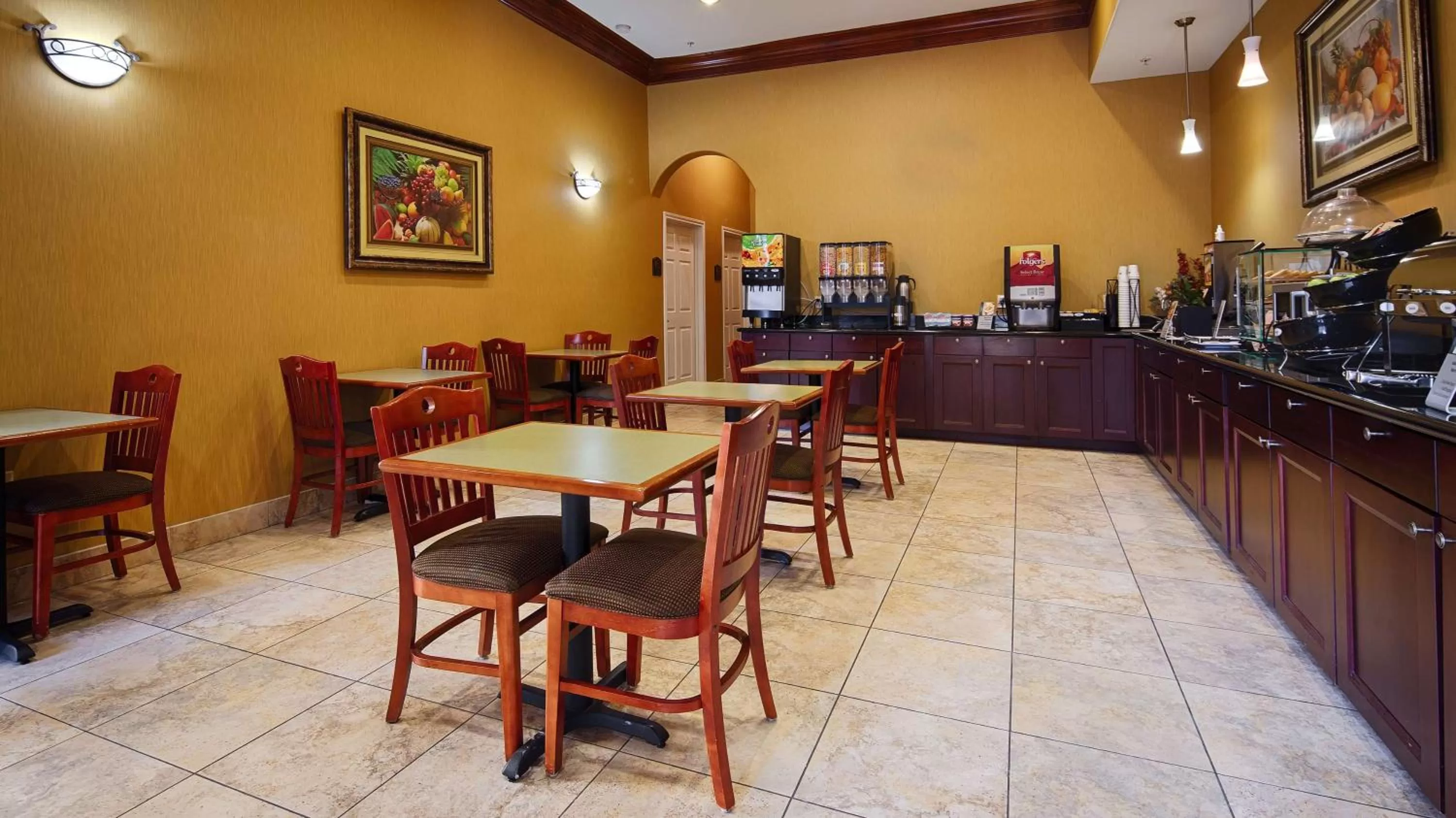 Breakfast in Best Western Plus New Caney Inn & Suites