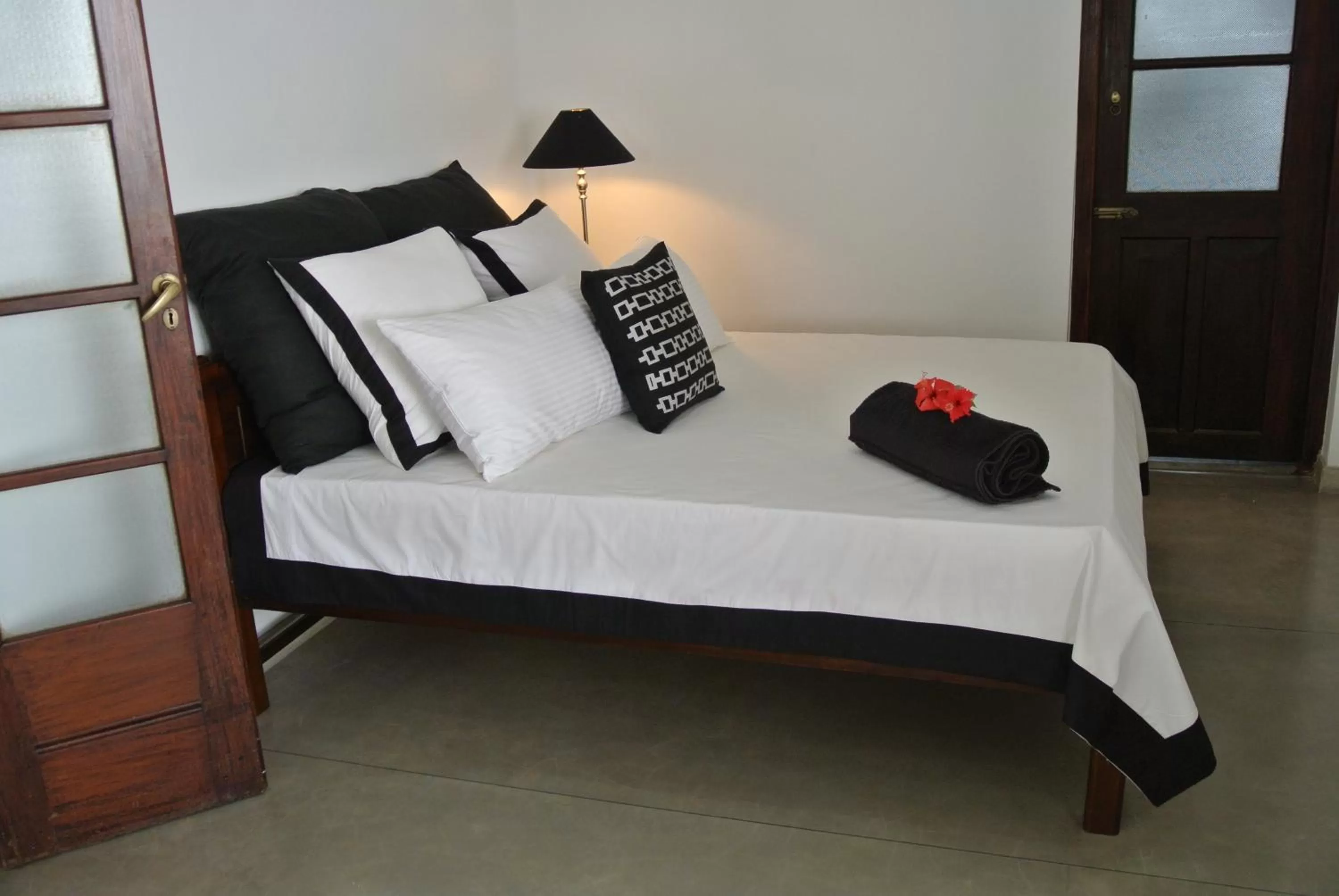 Bed in "27" Spathodea- Oasis in the City