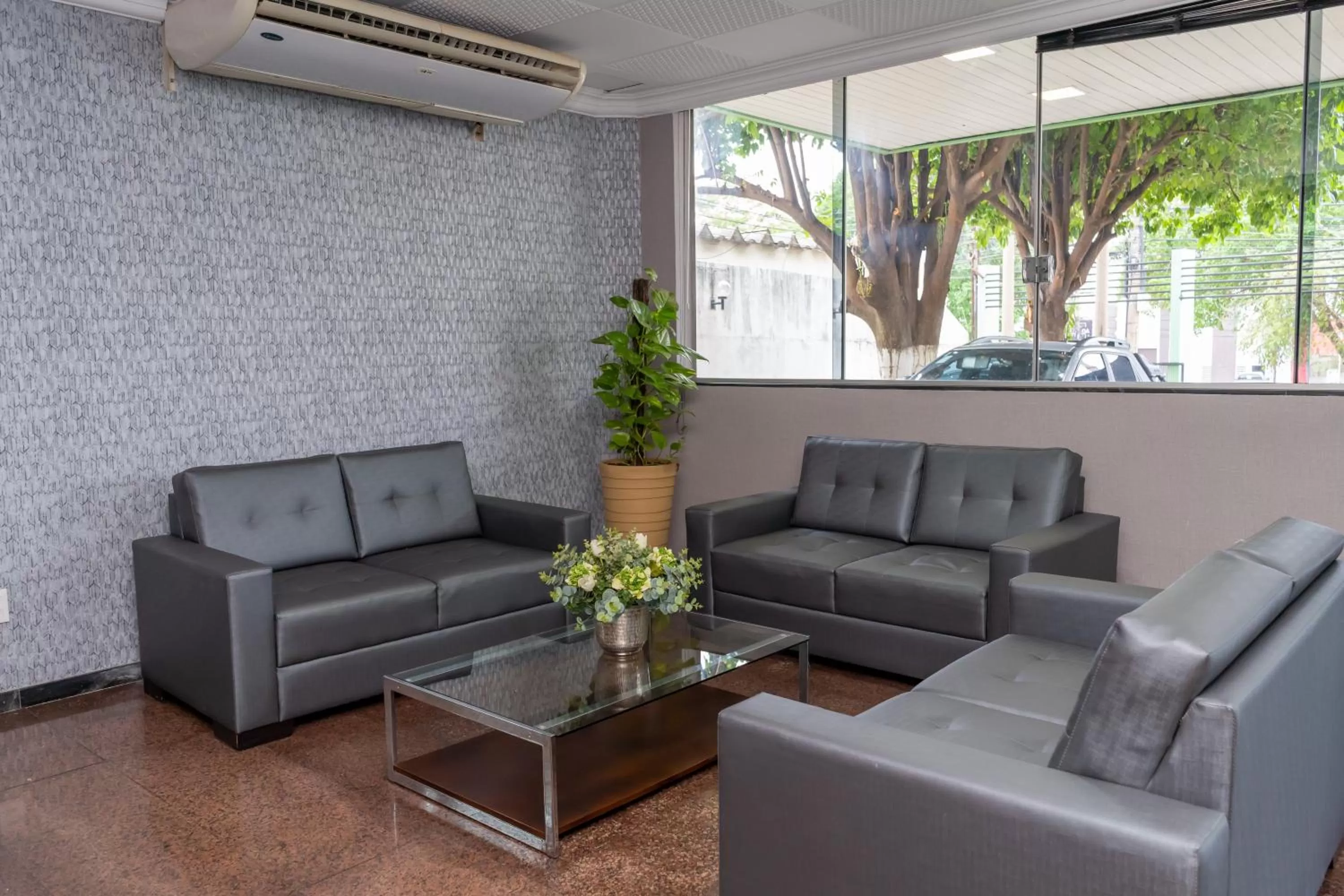 Seating Area in Bandeirantes Hotel