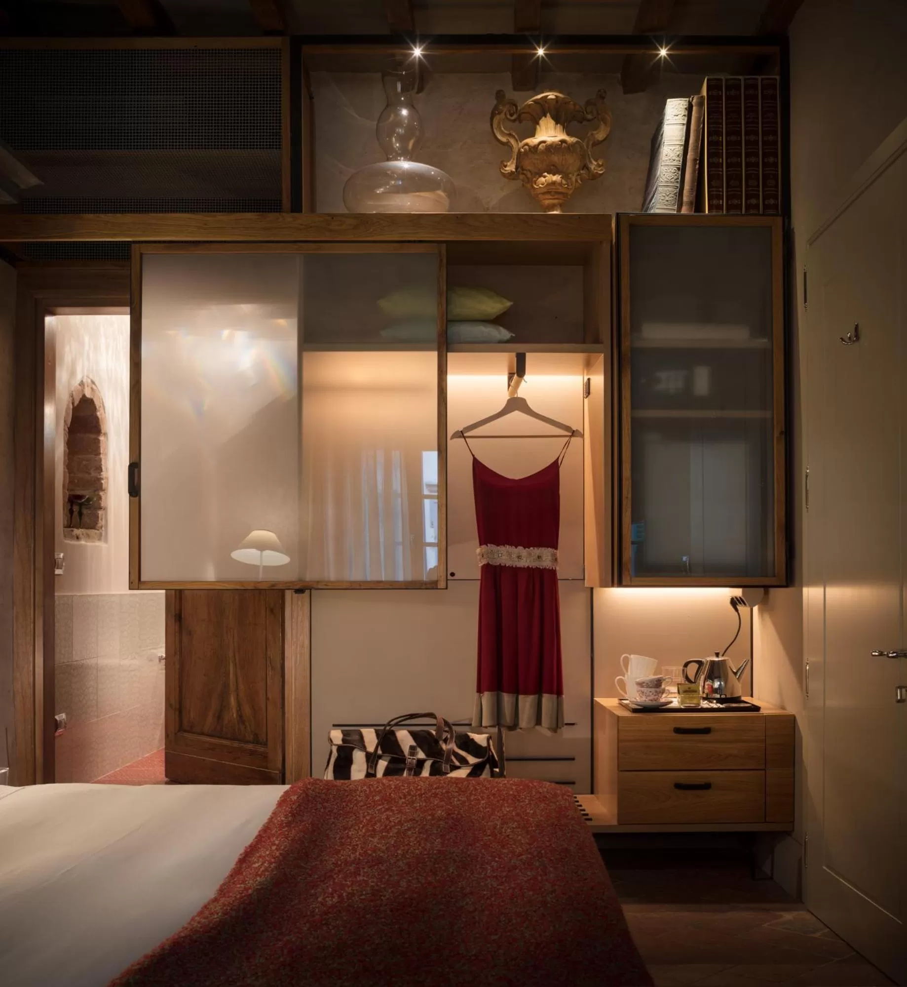 Decorative detail, Bed in Ottantotto Firenze