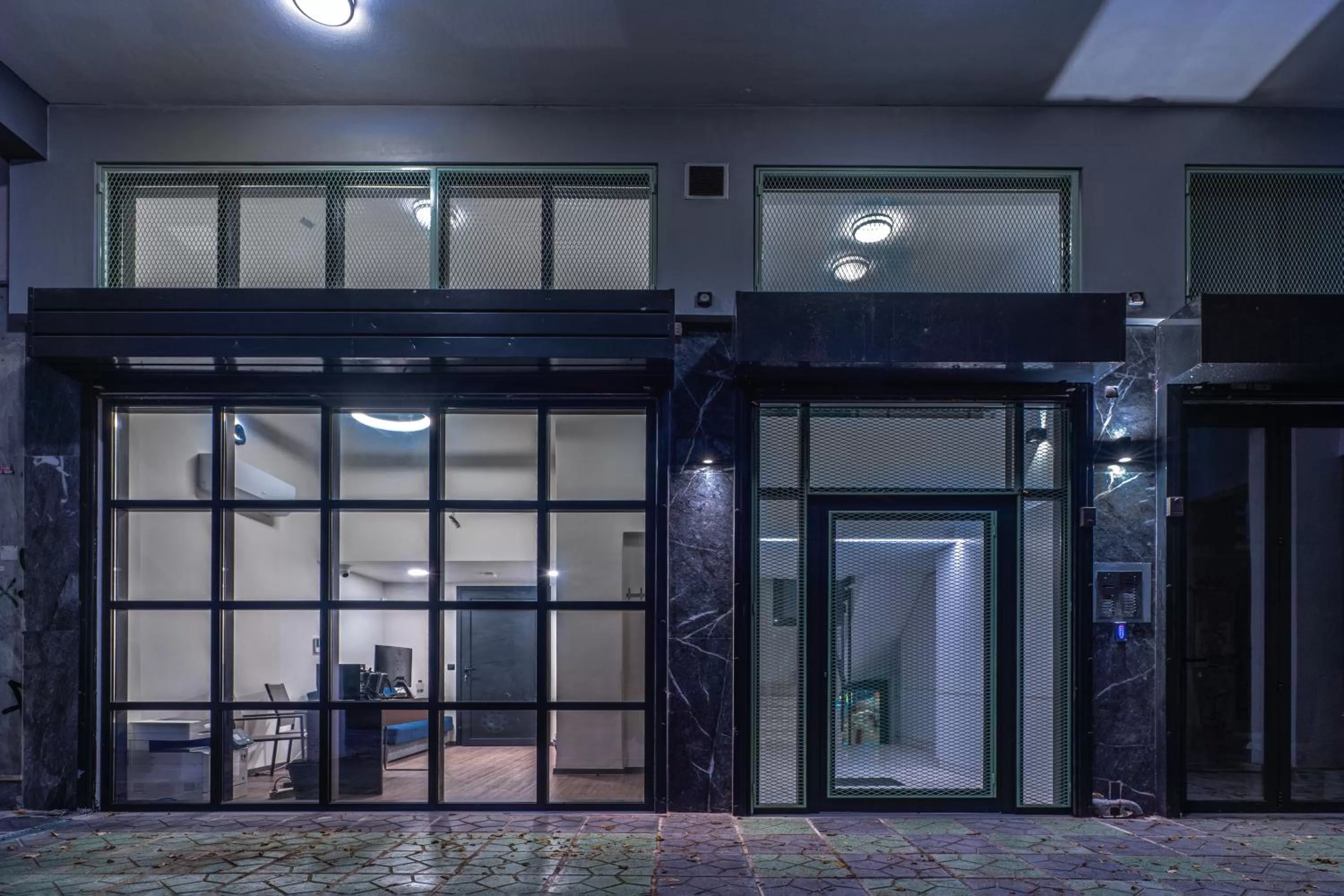 Facade/entrance in Exarchia House Project