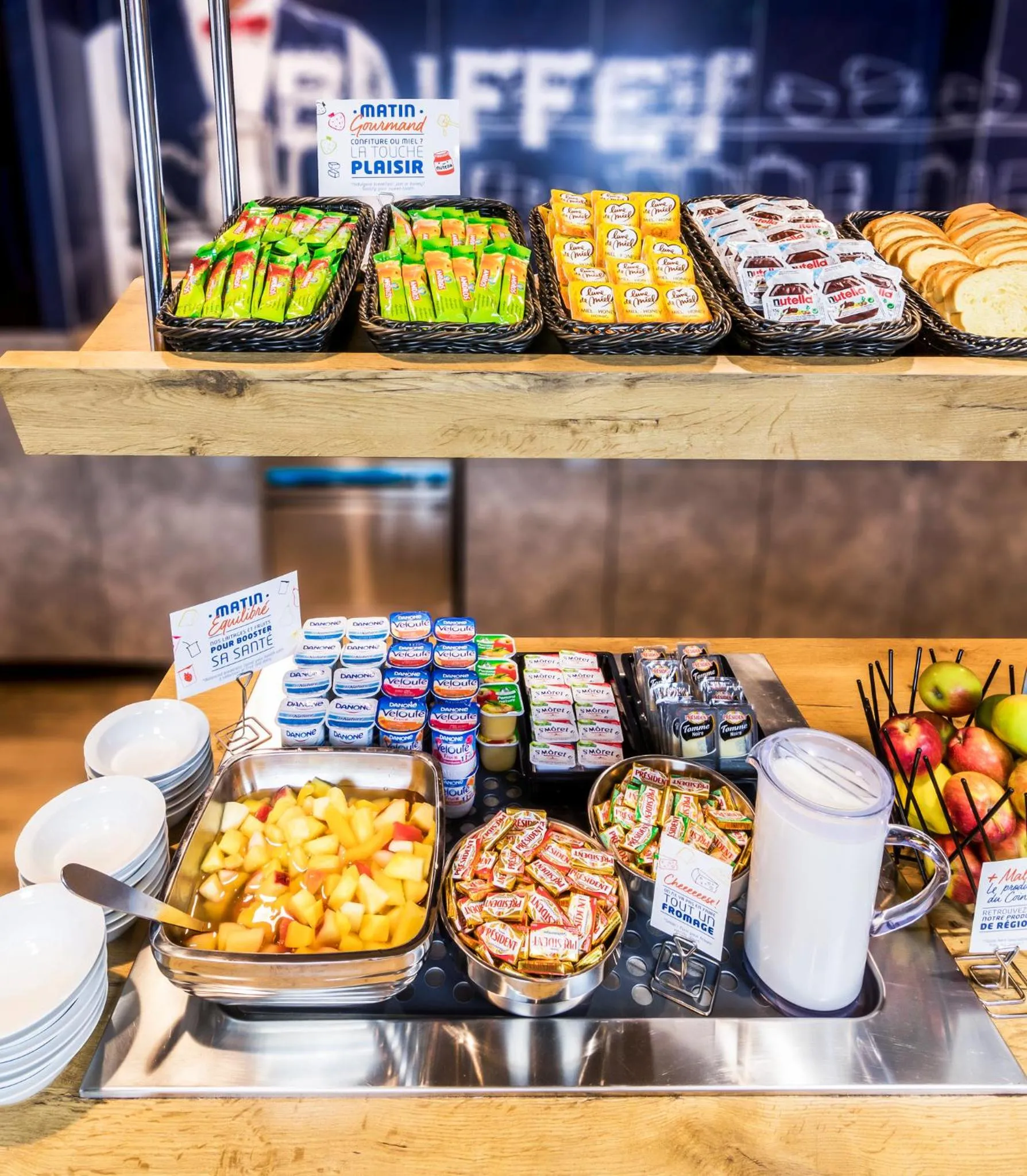 Buffet breakfast in ibis budget Antony Massy rénové 2024