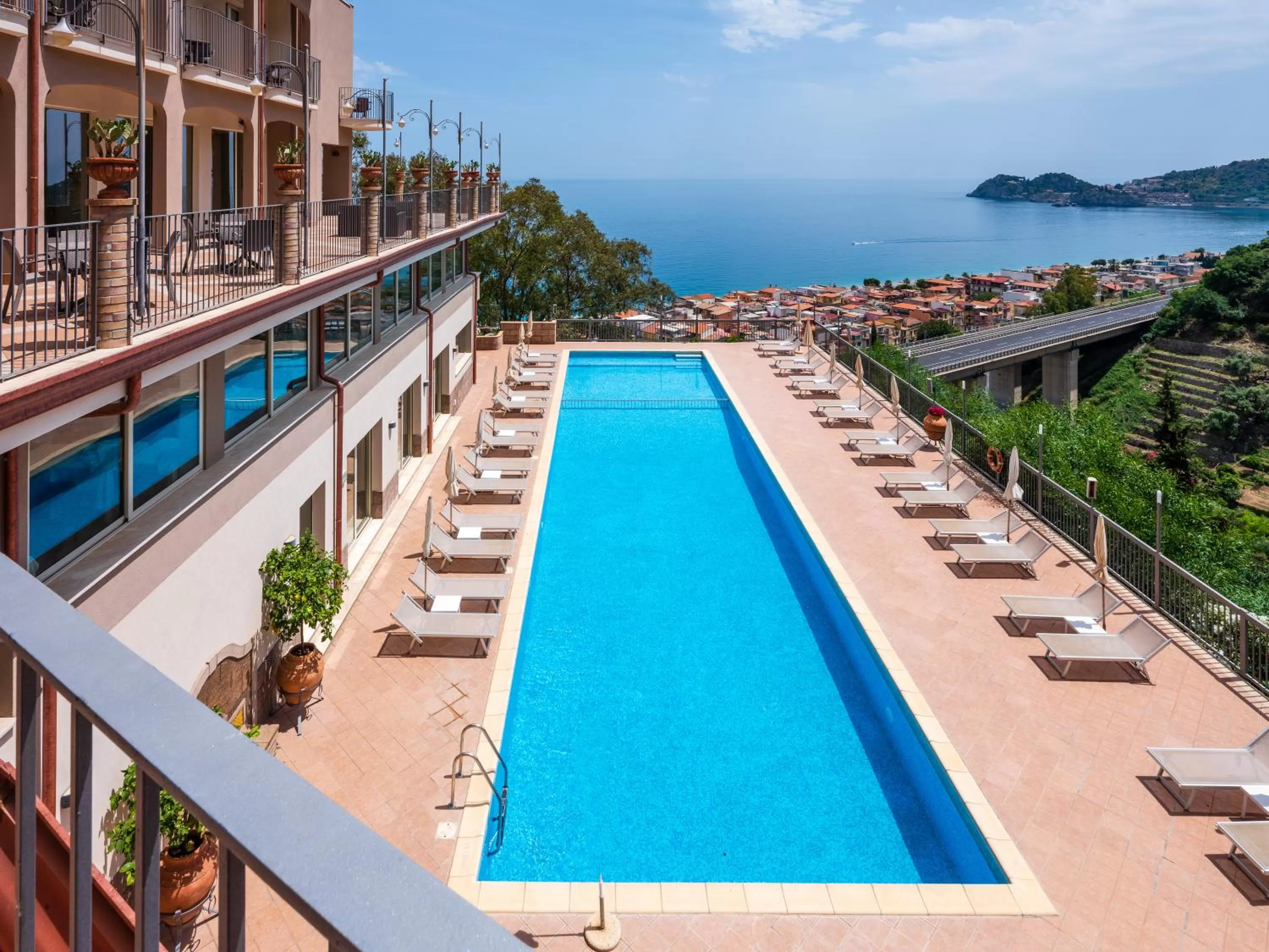 Swimming pool in Hotel Antares