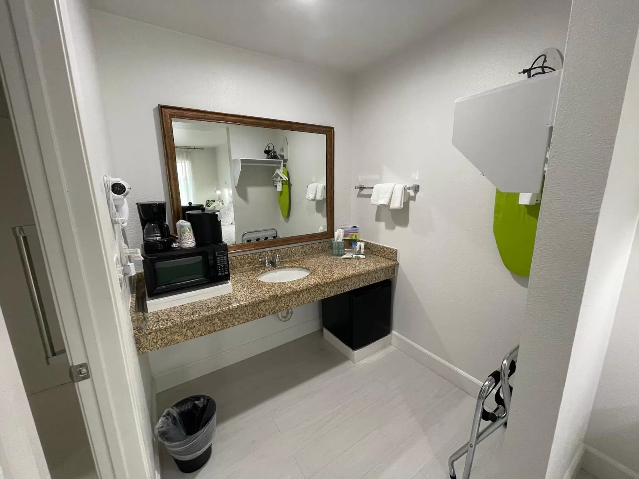 Coffee/tea facilities in Loma Linda Inn