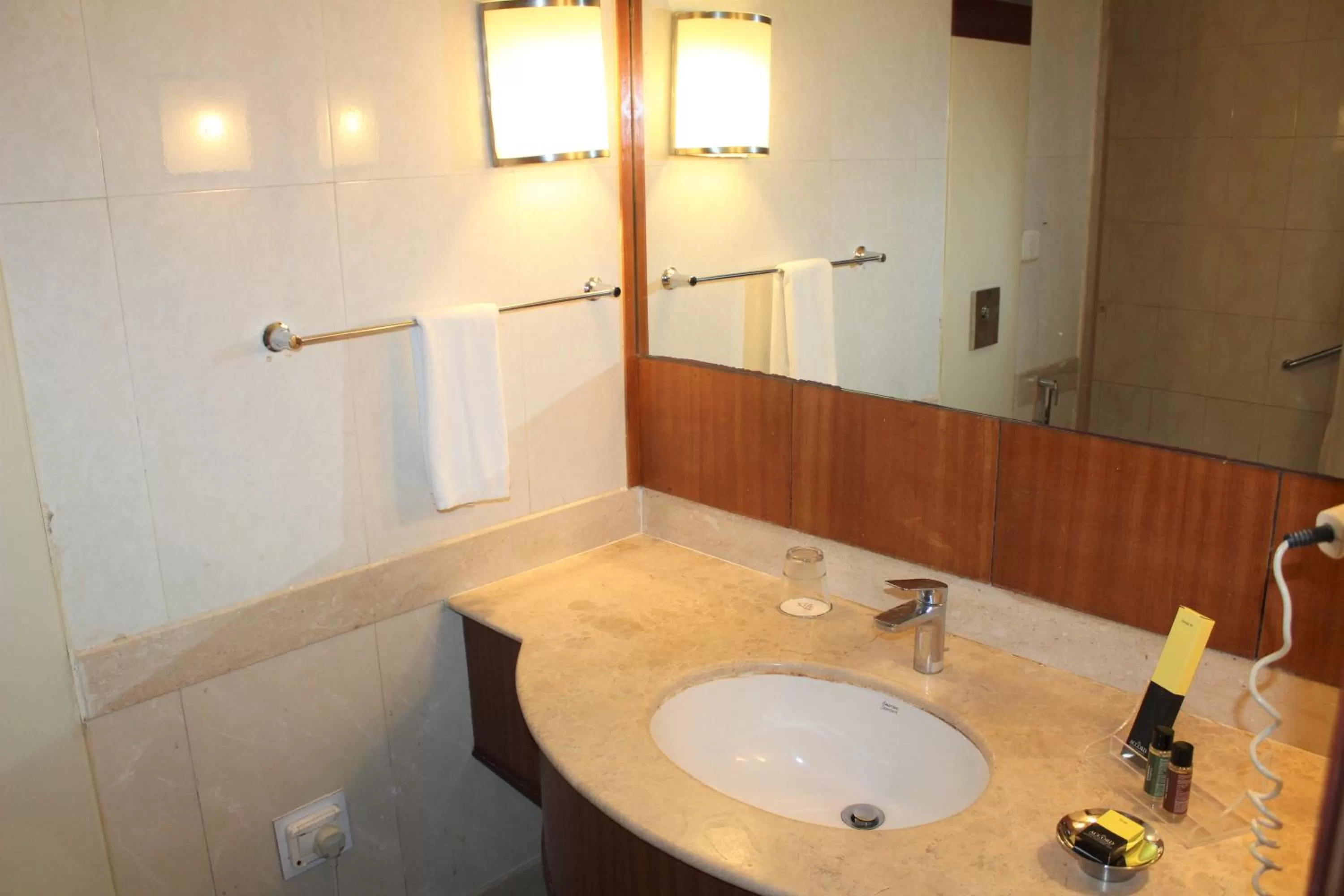 Accord Aristocracy Twin Room With 15% Off on Spa Services - single occupancy in The Accord Metropolitan