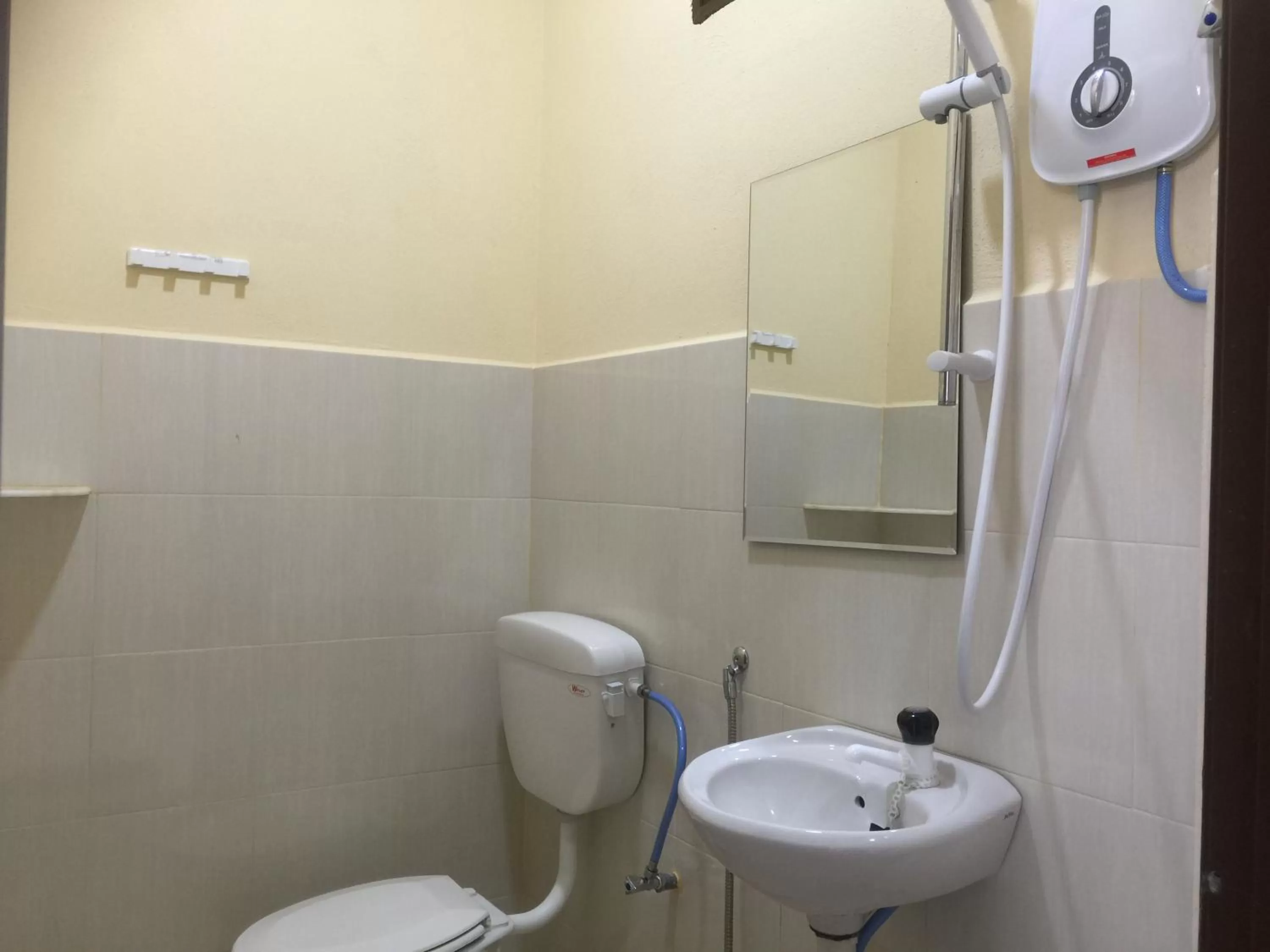 Bathroom in Dhania Cenang Beach Motel