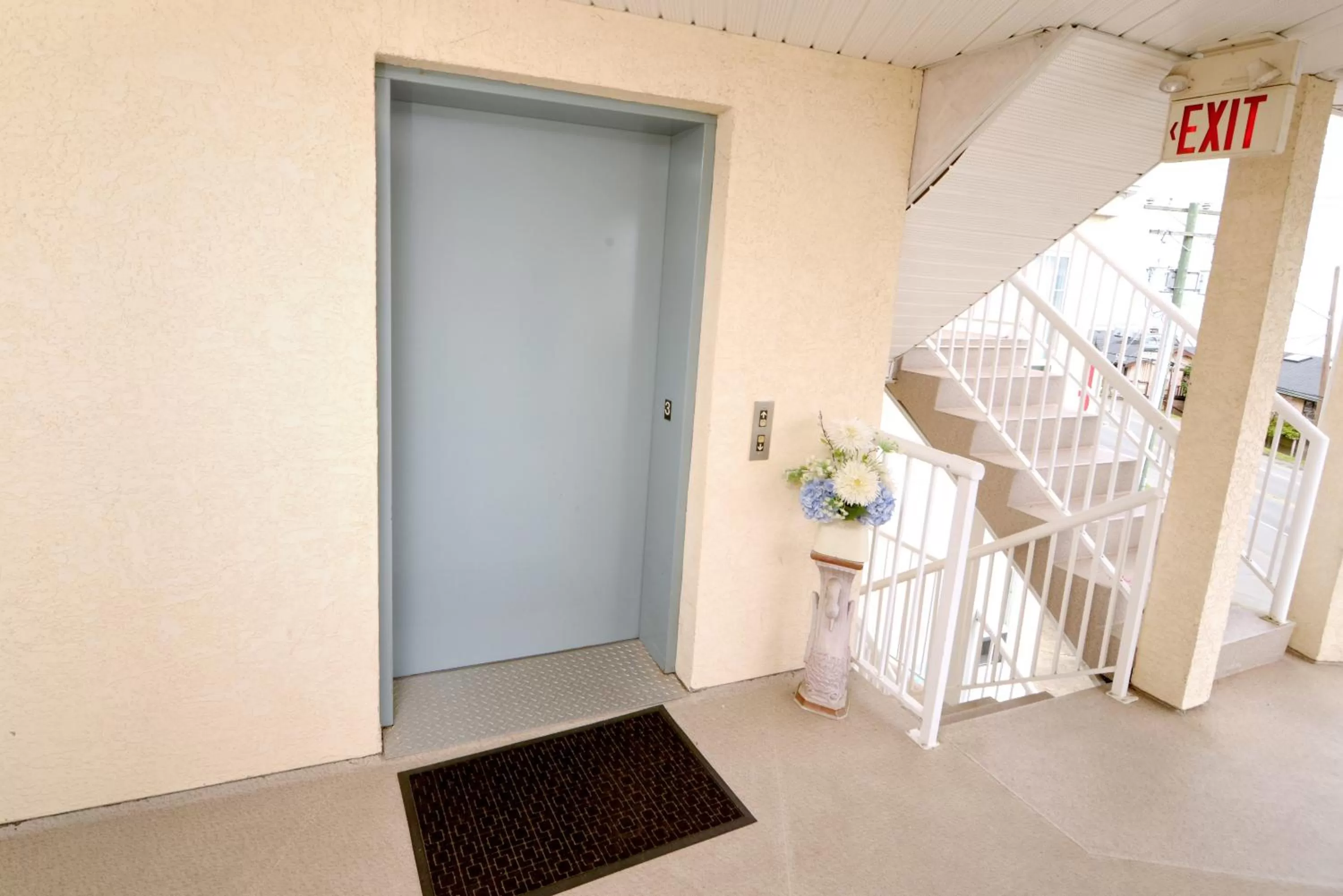 elevator in Casa Grande Inn