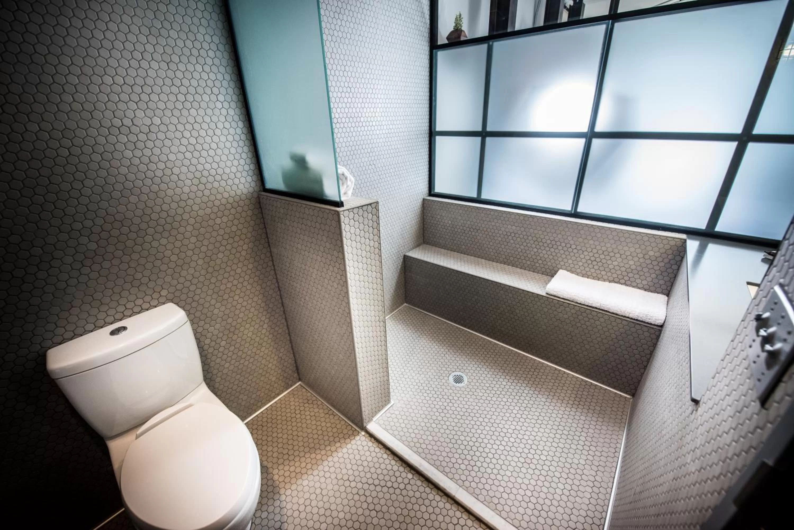 Shower in Found Re Phoenix