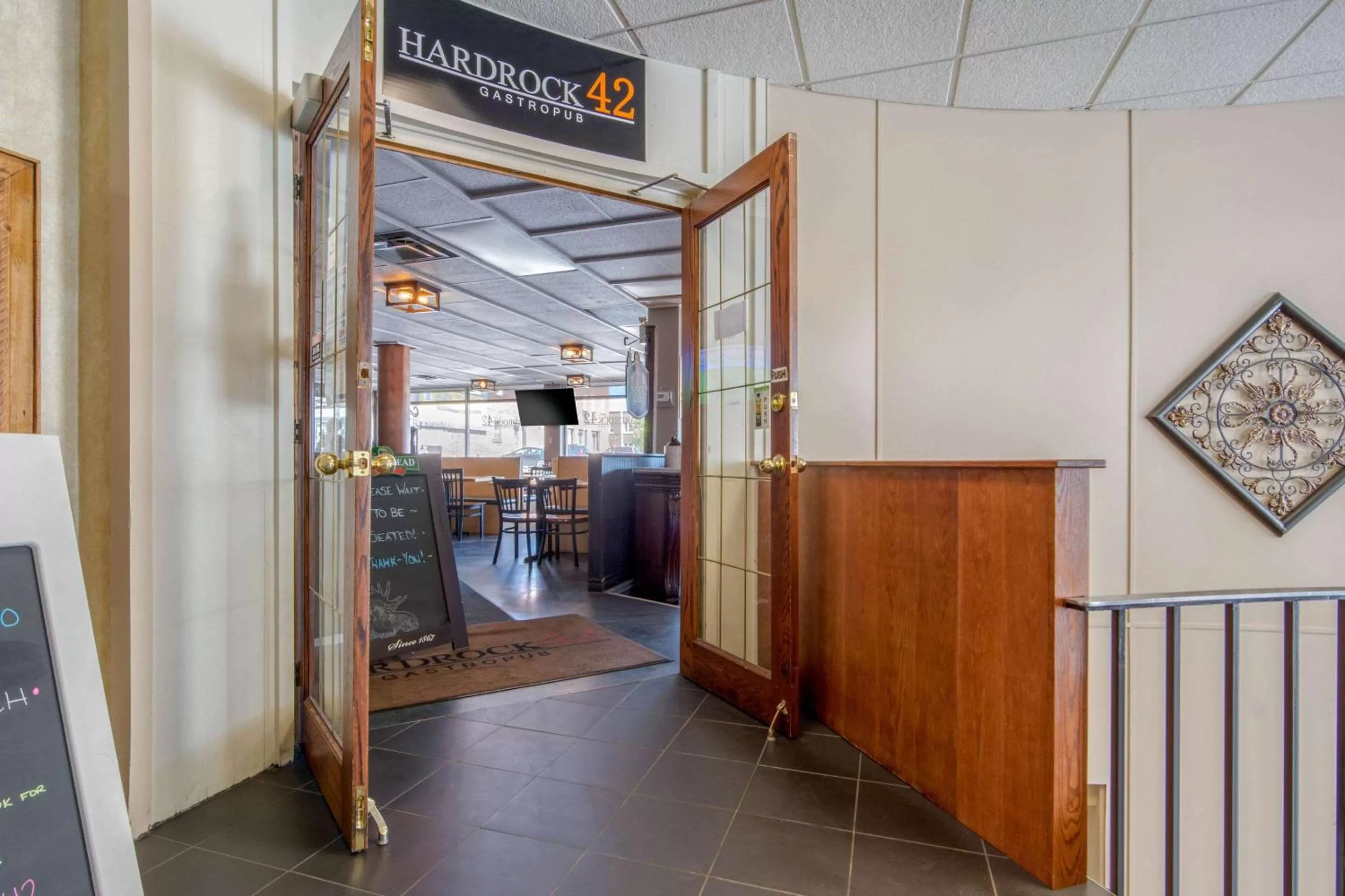 Restaurant/places to eat in Clarion Hotel