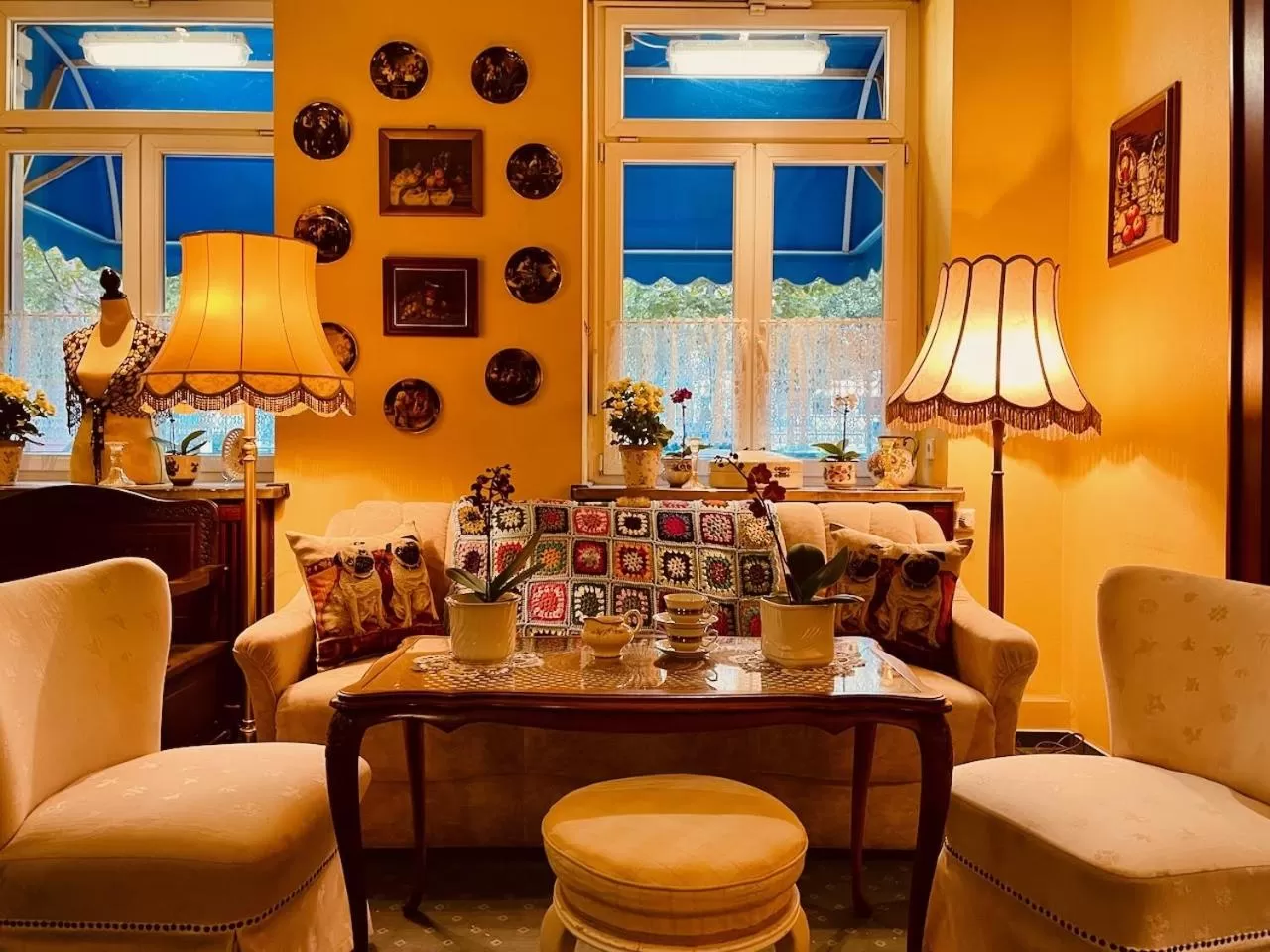 Decorative detail in Tante ALMA's Mannheimer Hotel