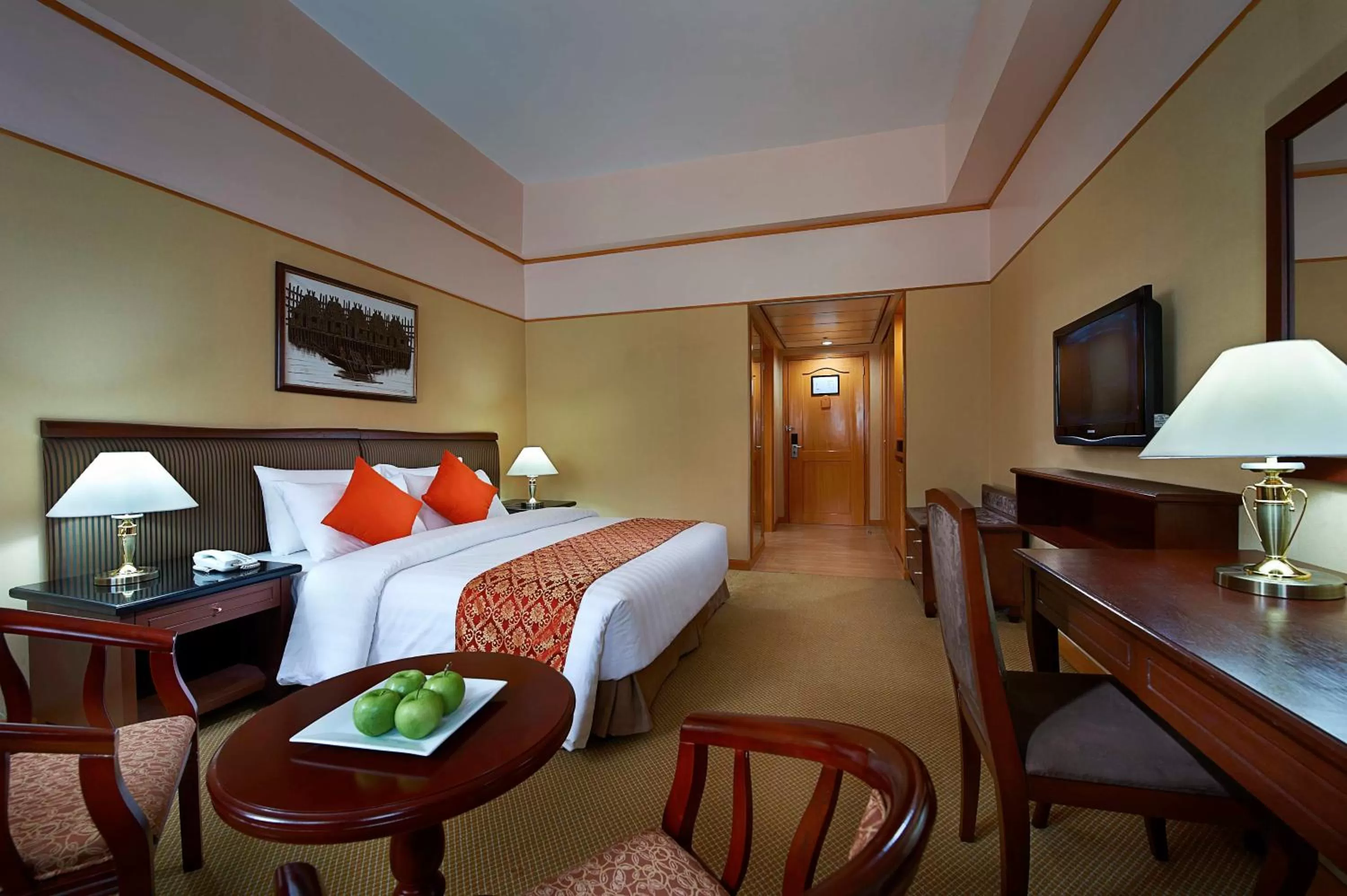 Bedroom, Bed in Berjaya Makati Hotel