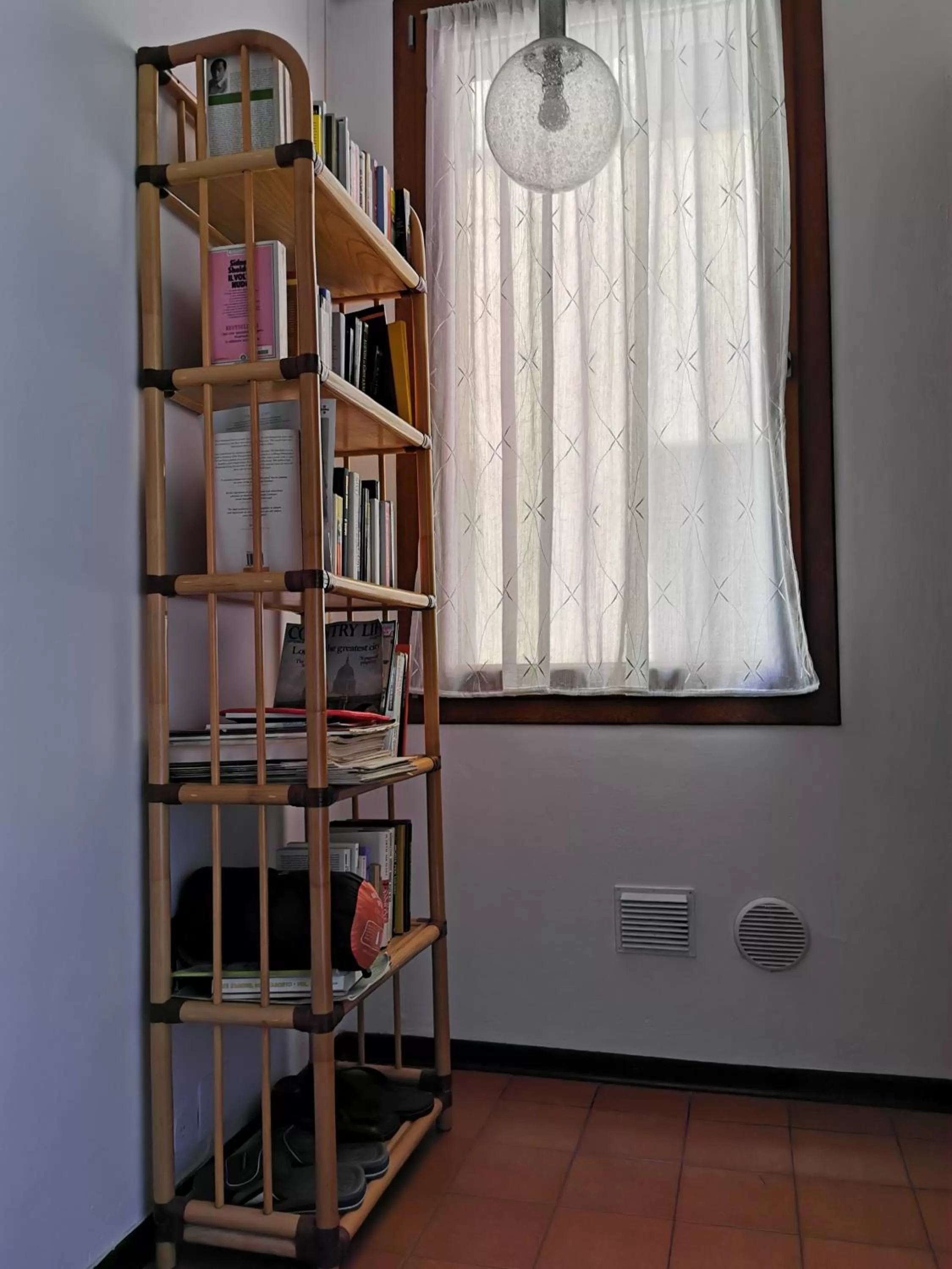 Library in b&b Wu Giada