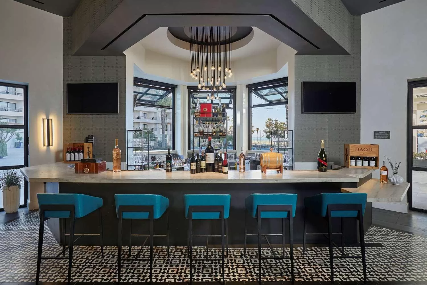 Restaurant/places to eat in The Waterfront Beach Resort, A Hilton Hotel