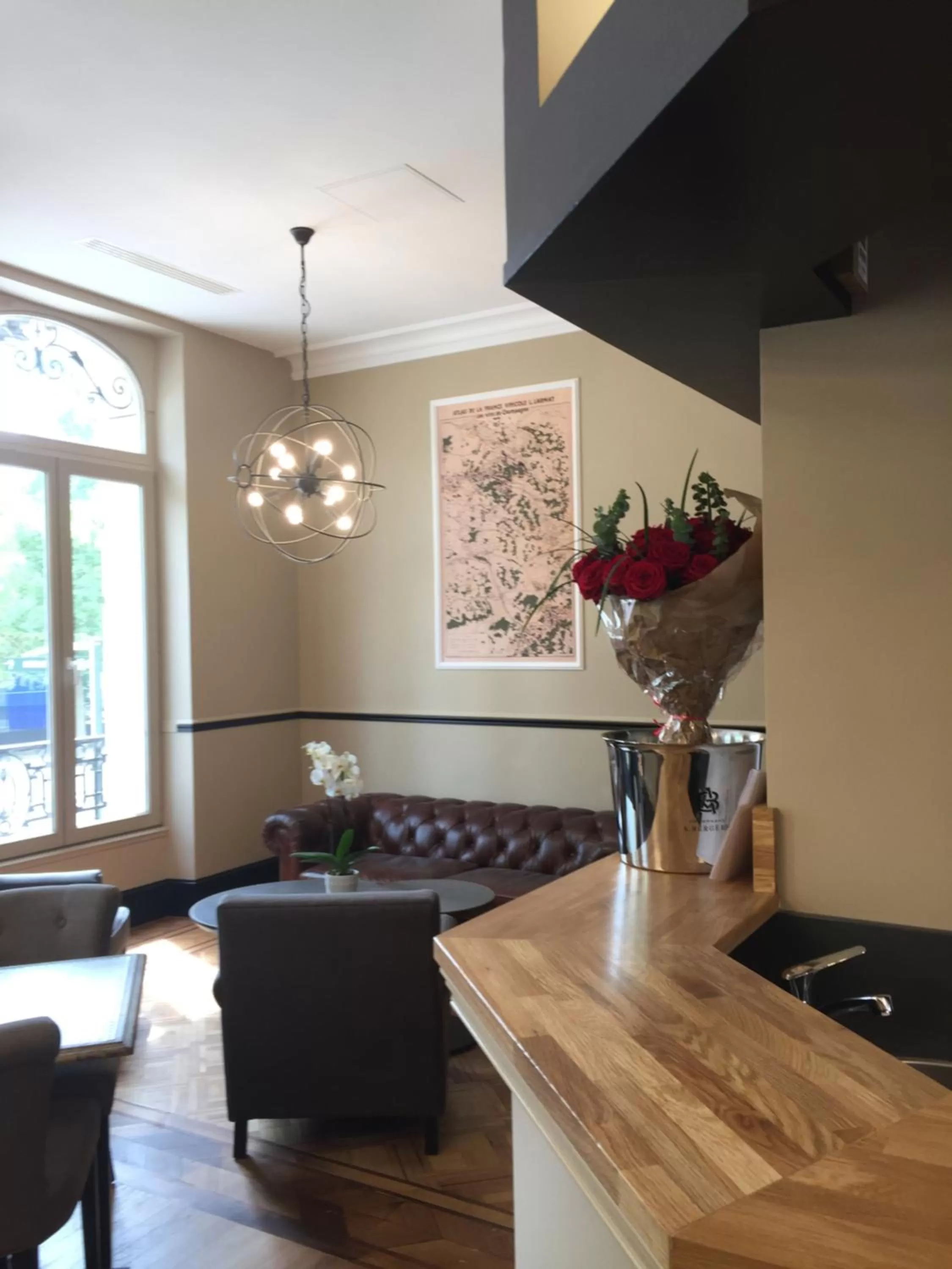 Buffet breakfast in La Cave de l'Avenue de Champagne