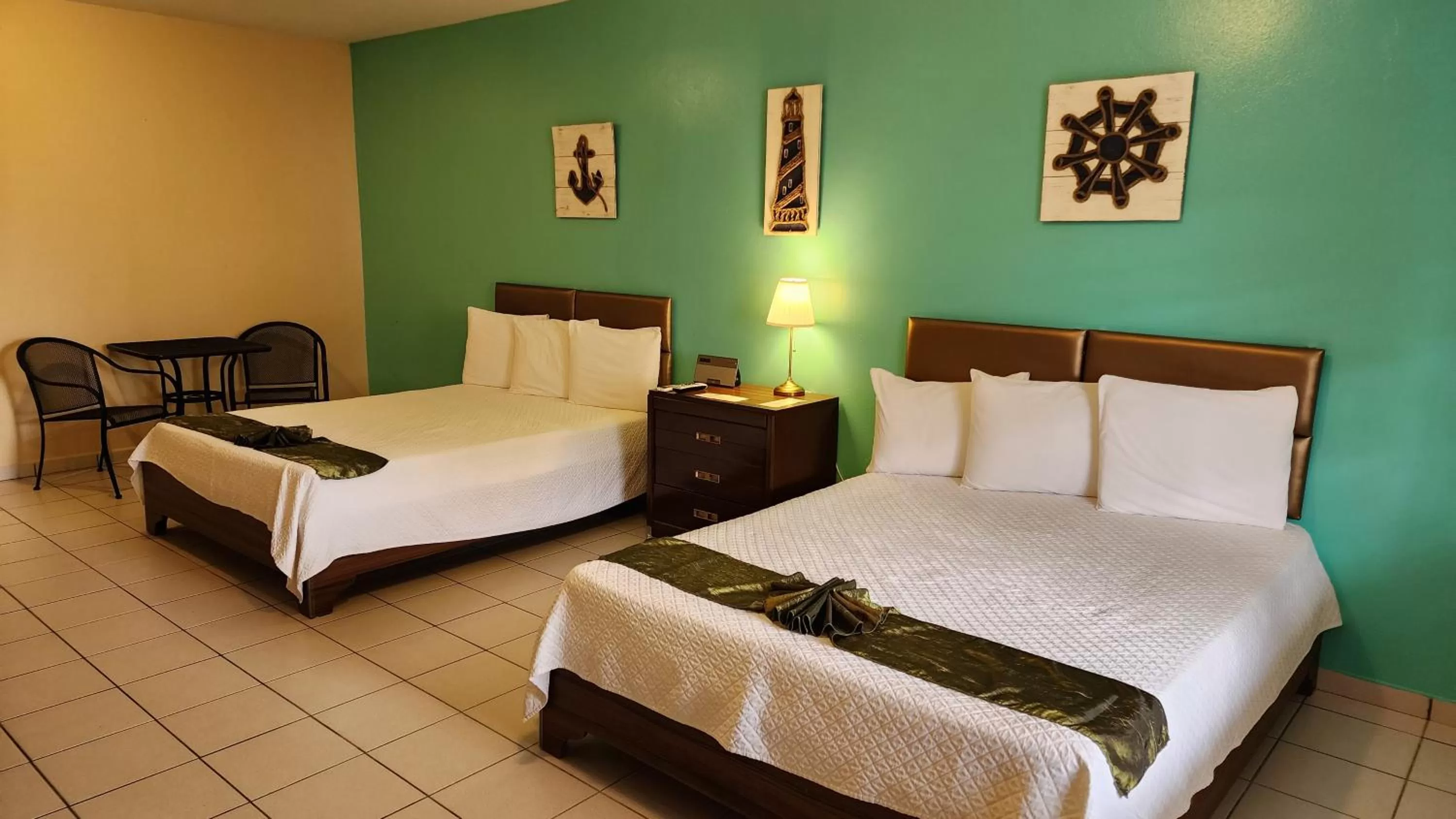 Bedroom, Bed in Combate Beach Resort