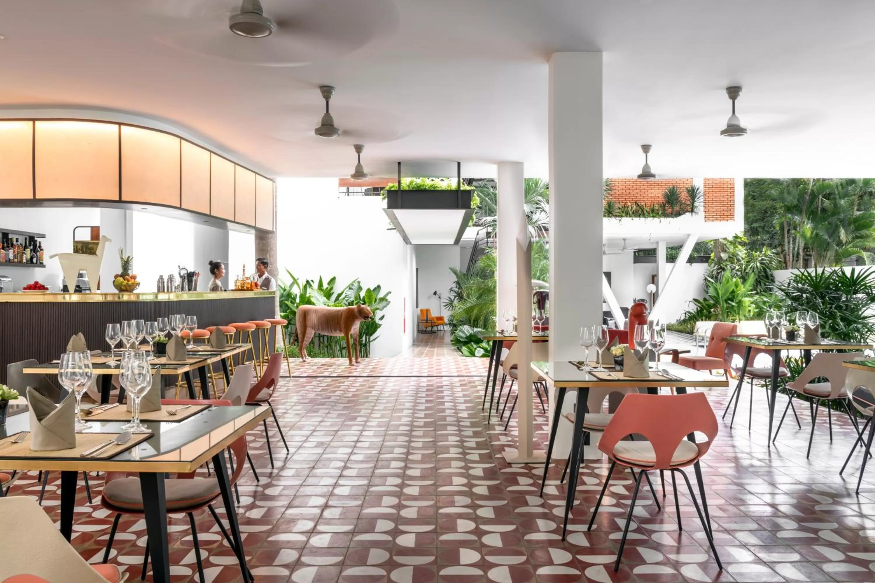 Restaurant/places to eat in Viroth's Villa