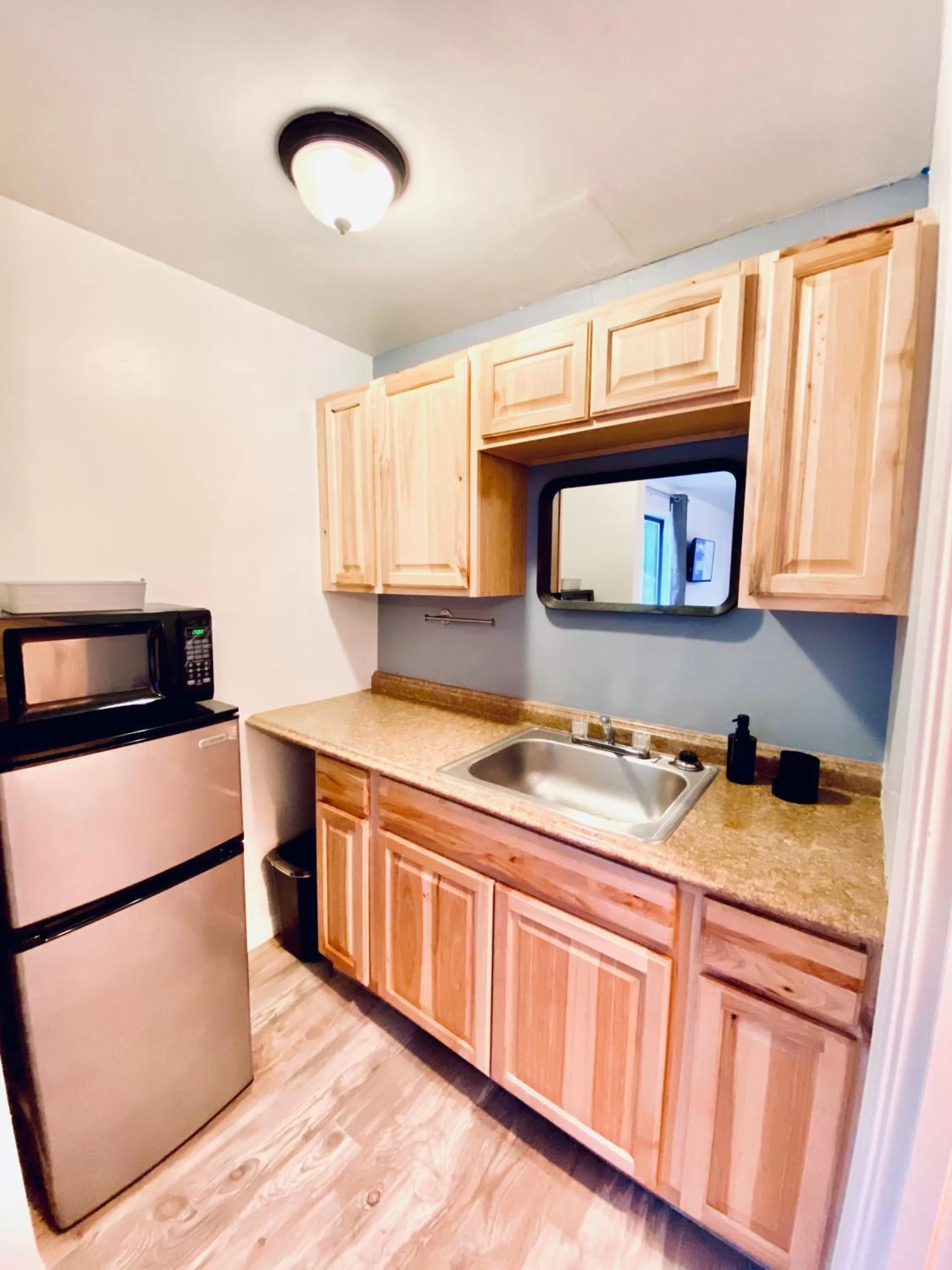 Kitchen/Kitchenette in Coyote Motel West