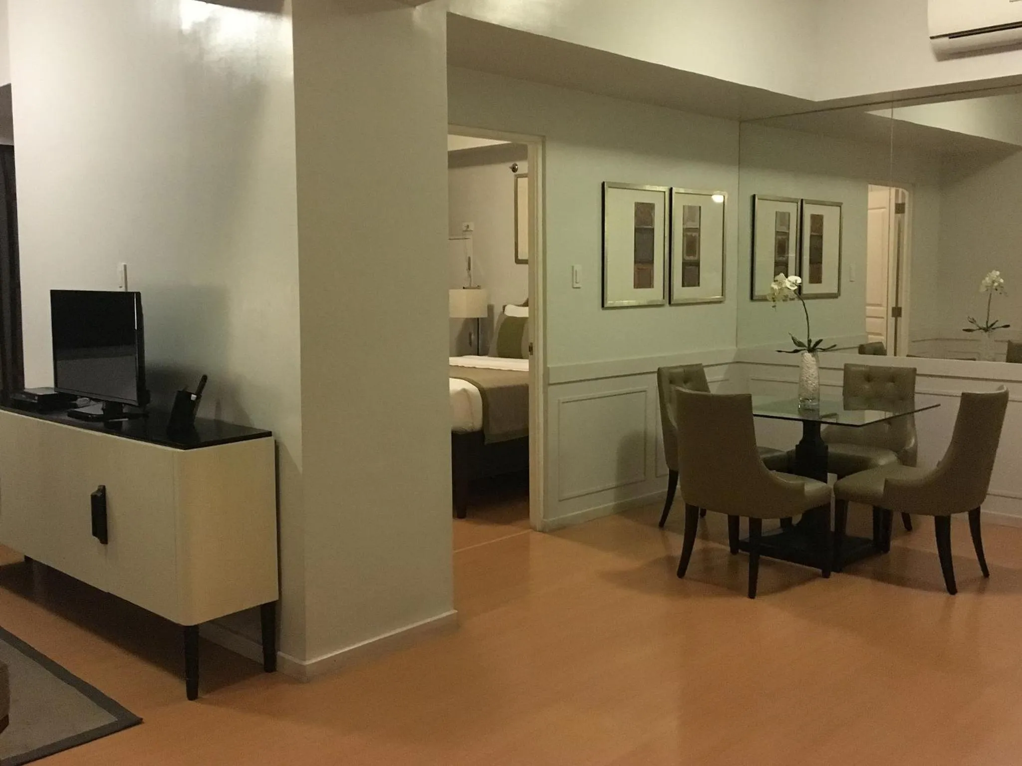 Dining area in Avant Serviced Suites - Personal Concierge