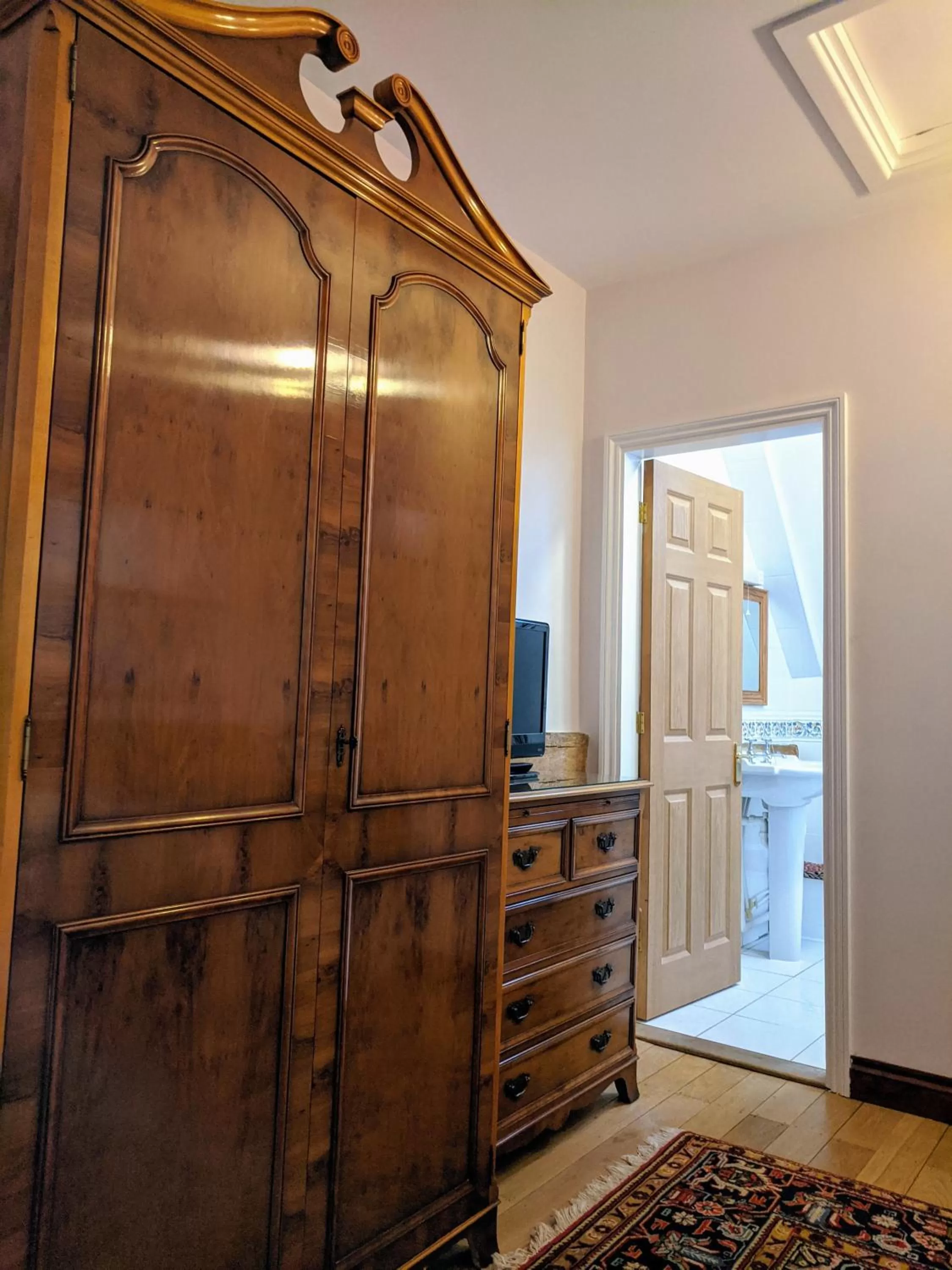 wardrobe in Highfield Farm