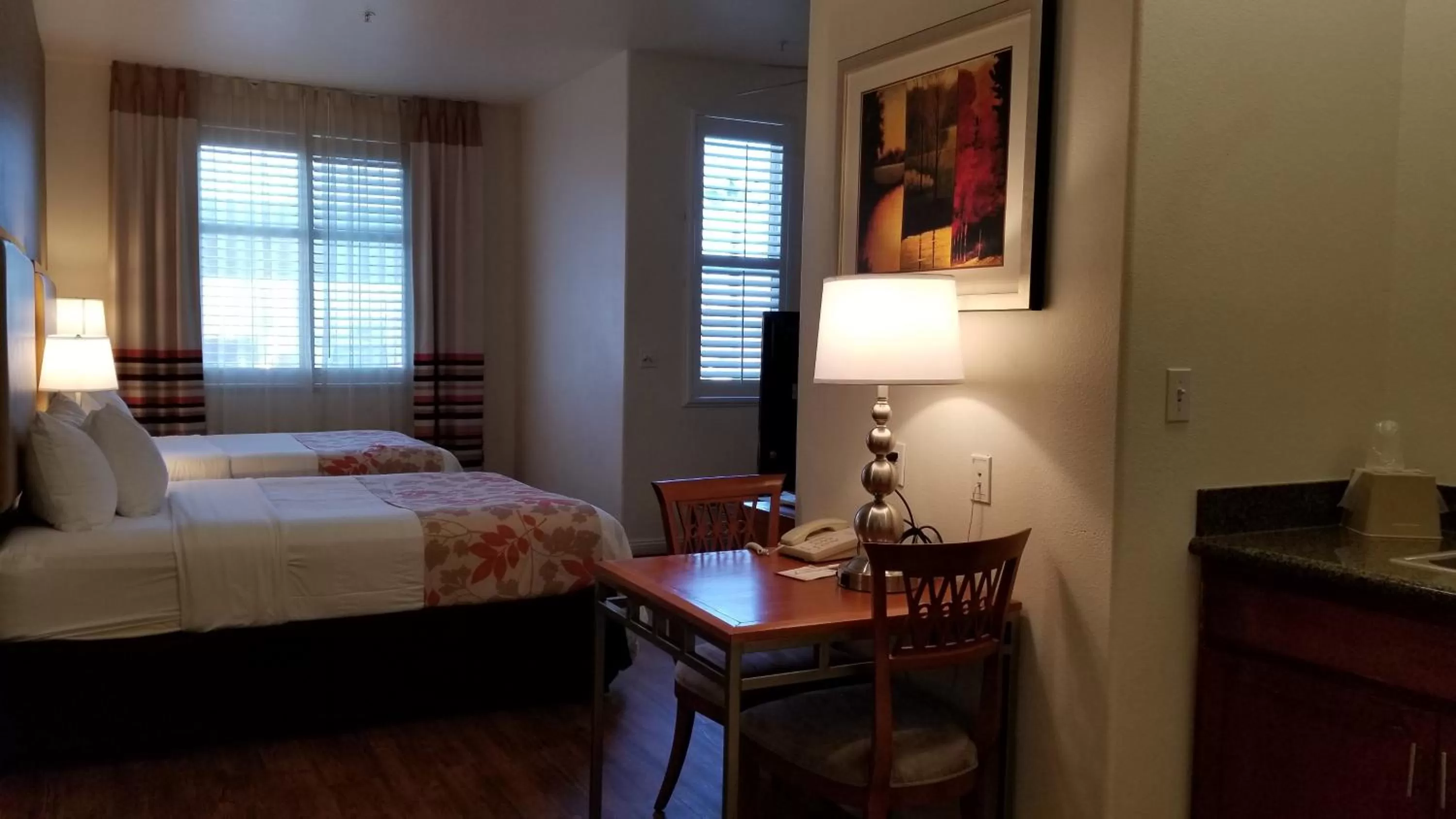 Bed in Hawthorn Suites