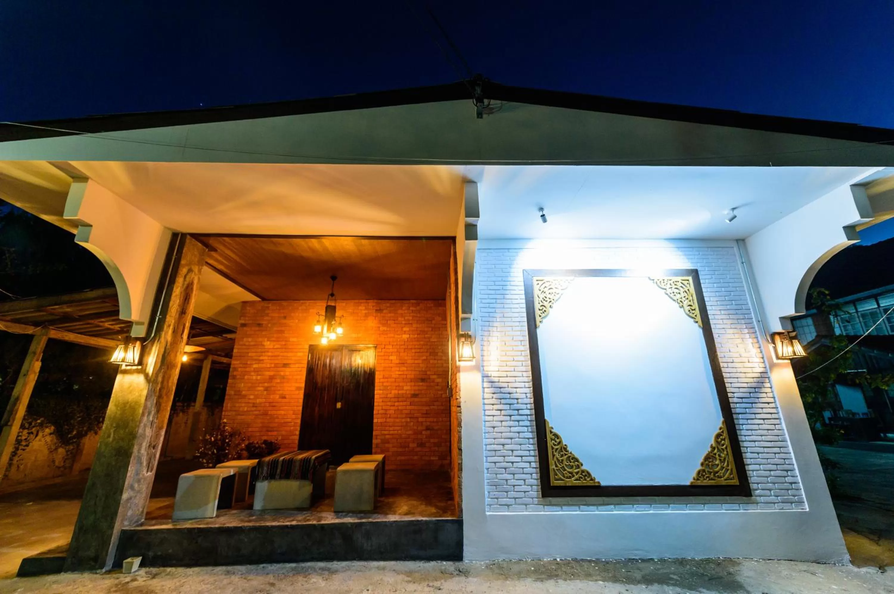 Property building in Huan Amphan