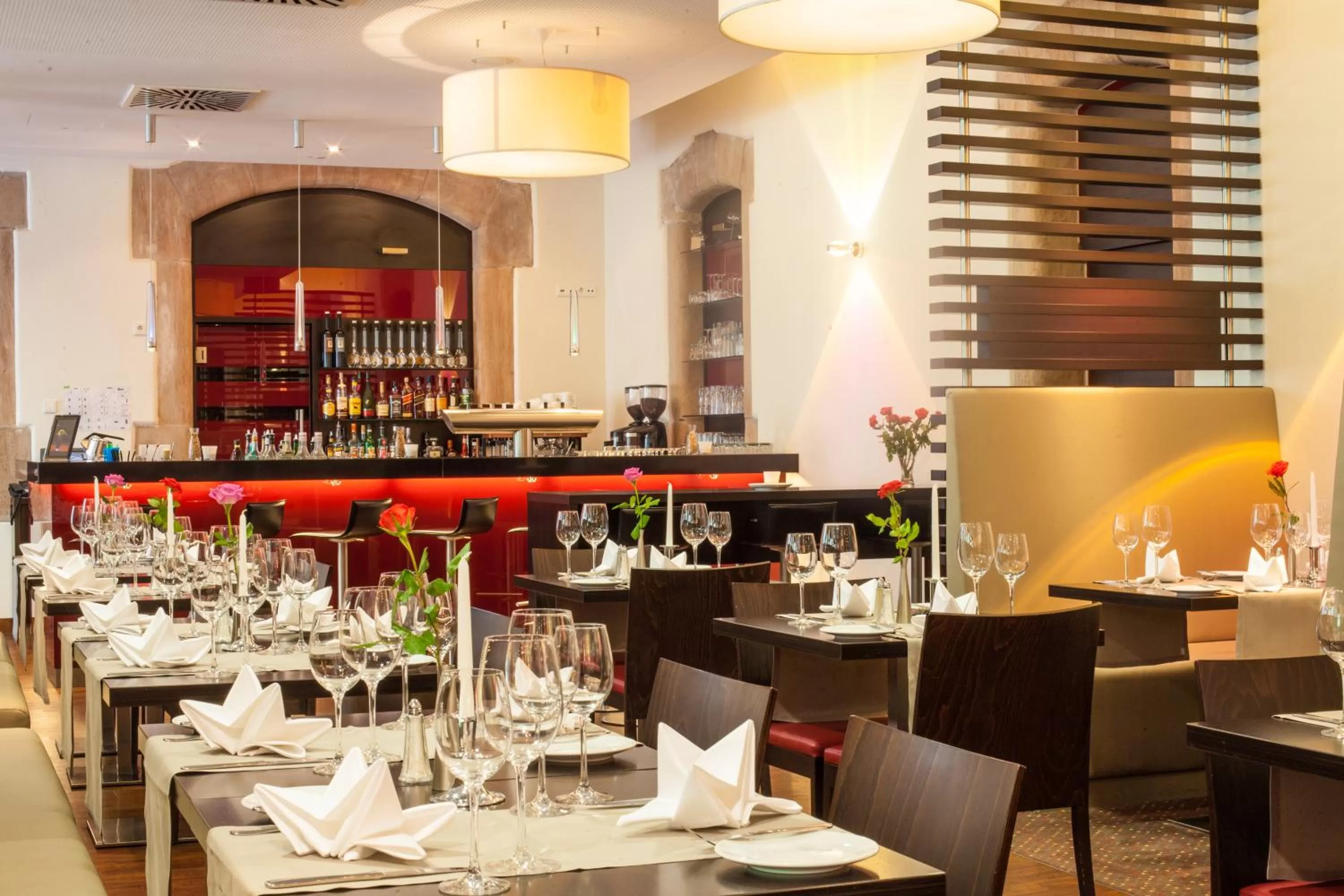 Restaurant/places to eat in Novina Hotel Tillypark