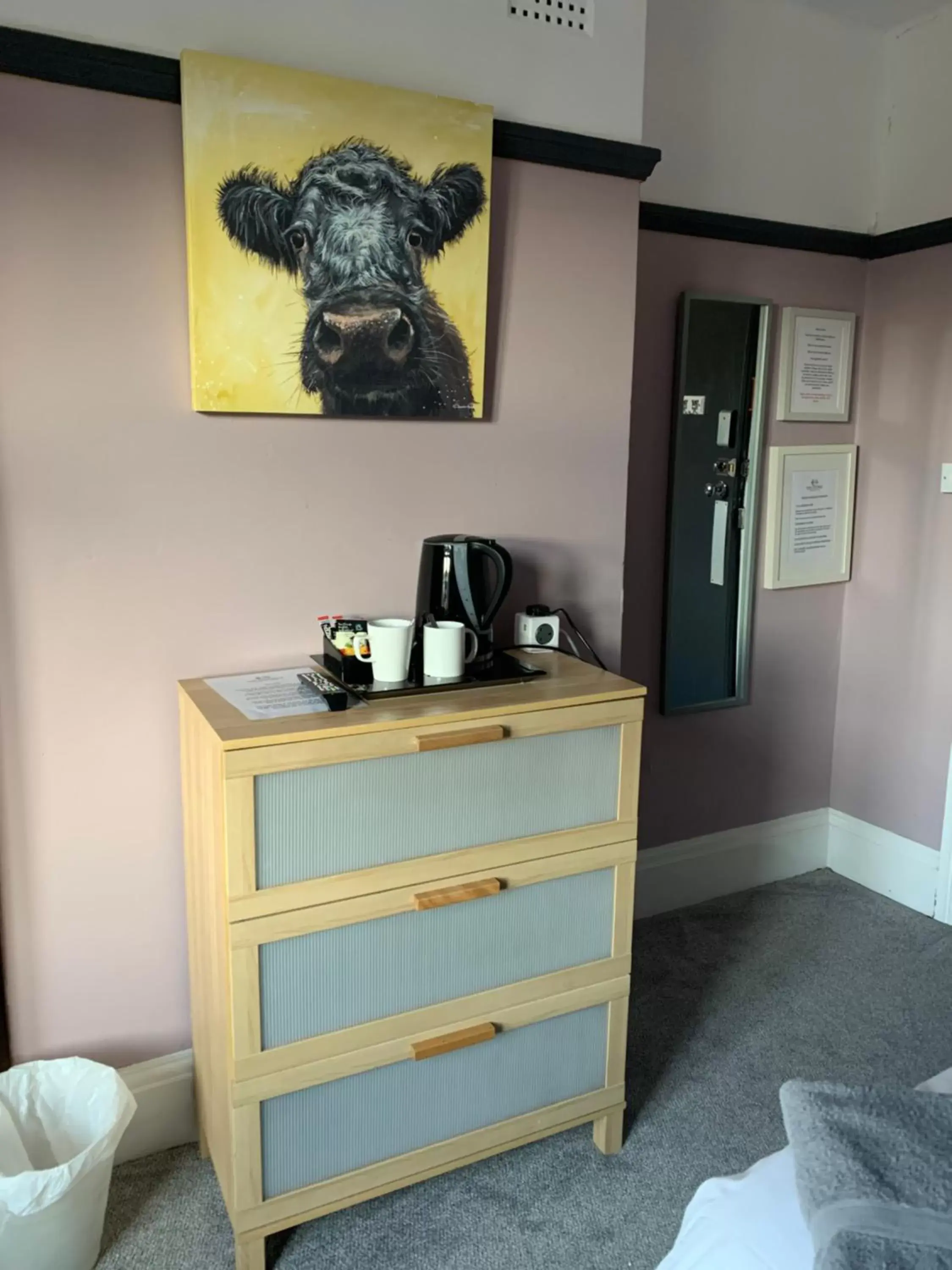 Budget Twin Room - single occupancy in Mad O'Rourkes Pie Factory Budget Twin Room - single occupancy in Mad O'Rourkes Pie Factory