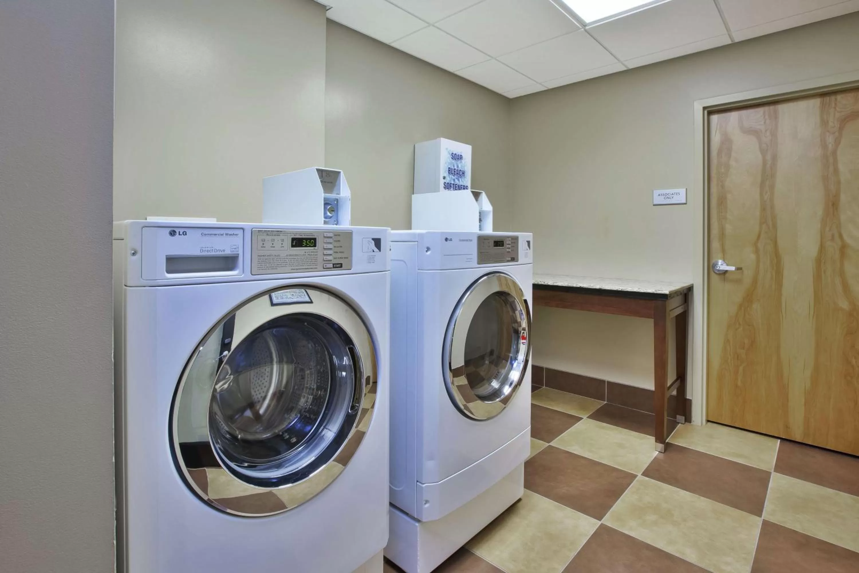 Property building in Hampton Inn Brockport