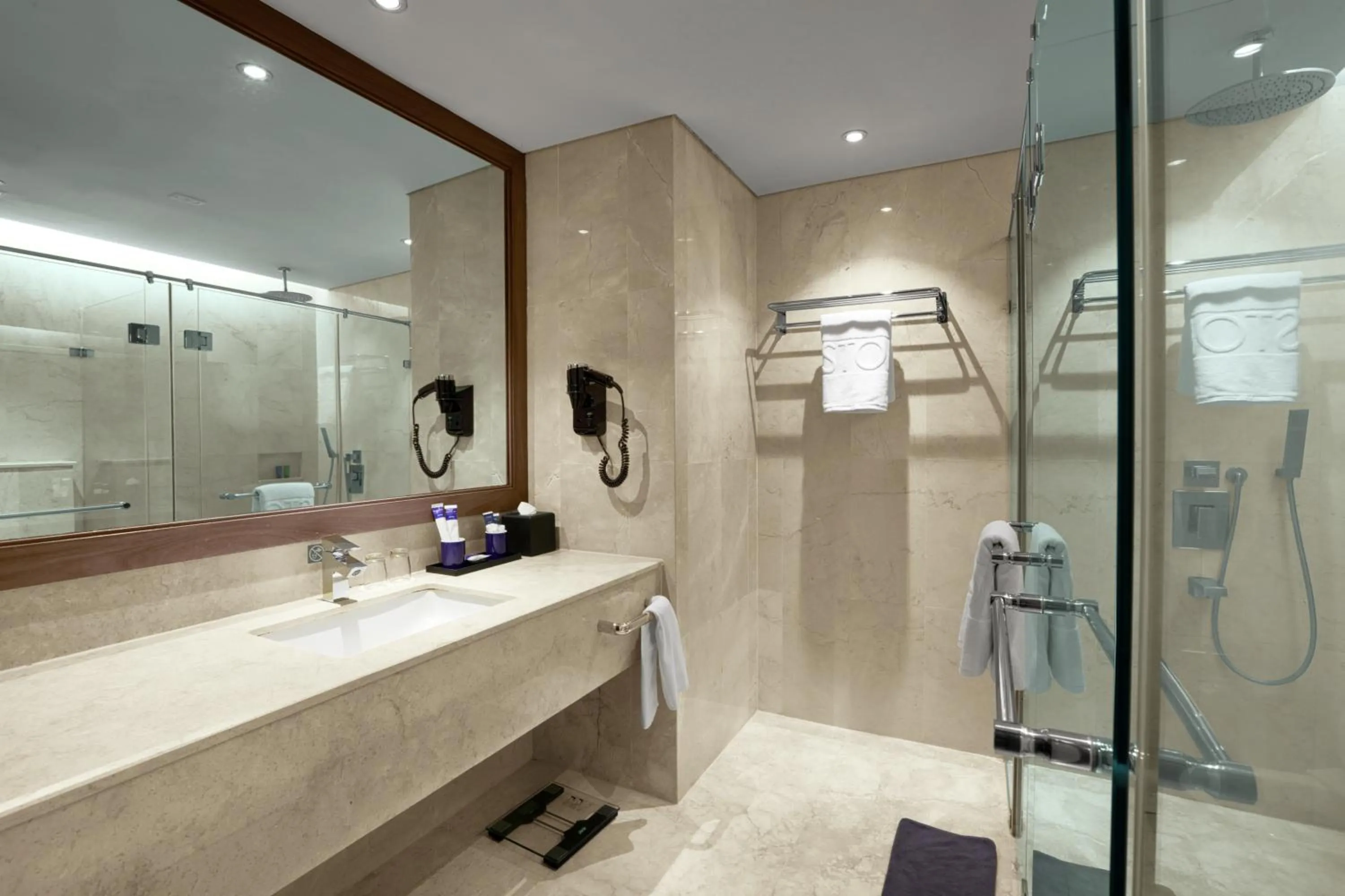 Bathroom in Aston Priority Simatupang Hotel and Conference Center