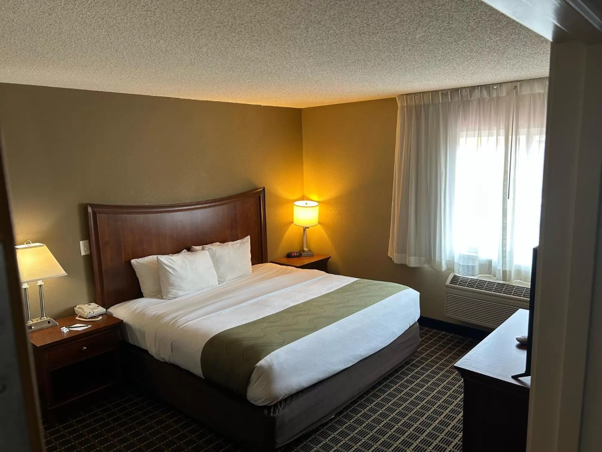 Bed in Quality Inn & Suites Bradford