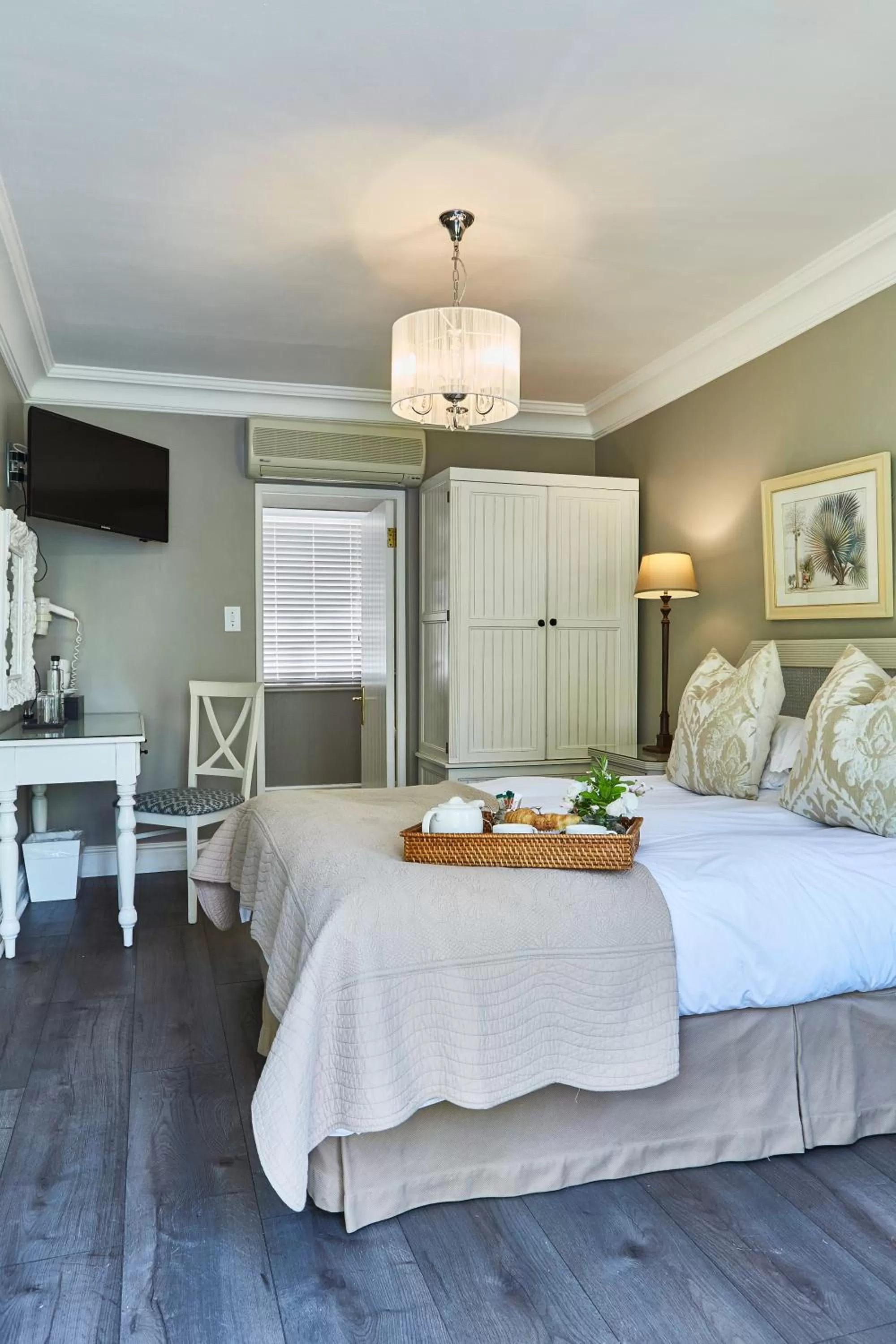 Bedroom, Bed in The Devon Valley Hotel