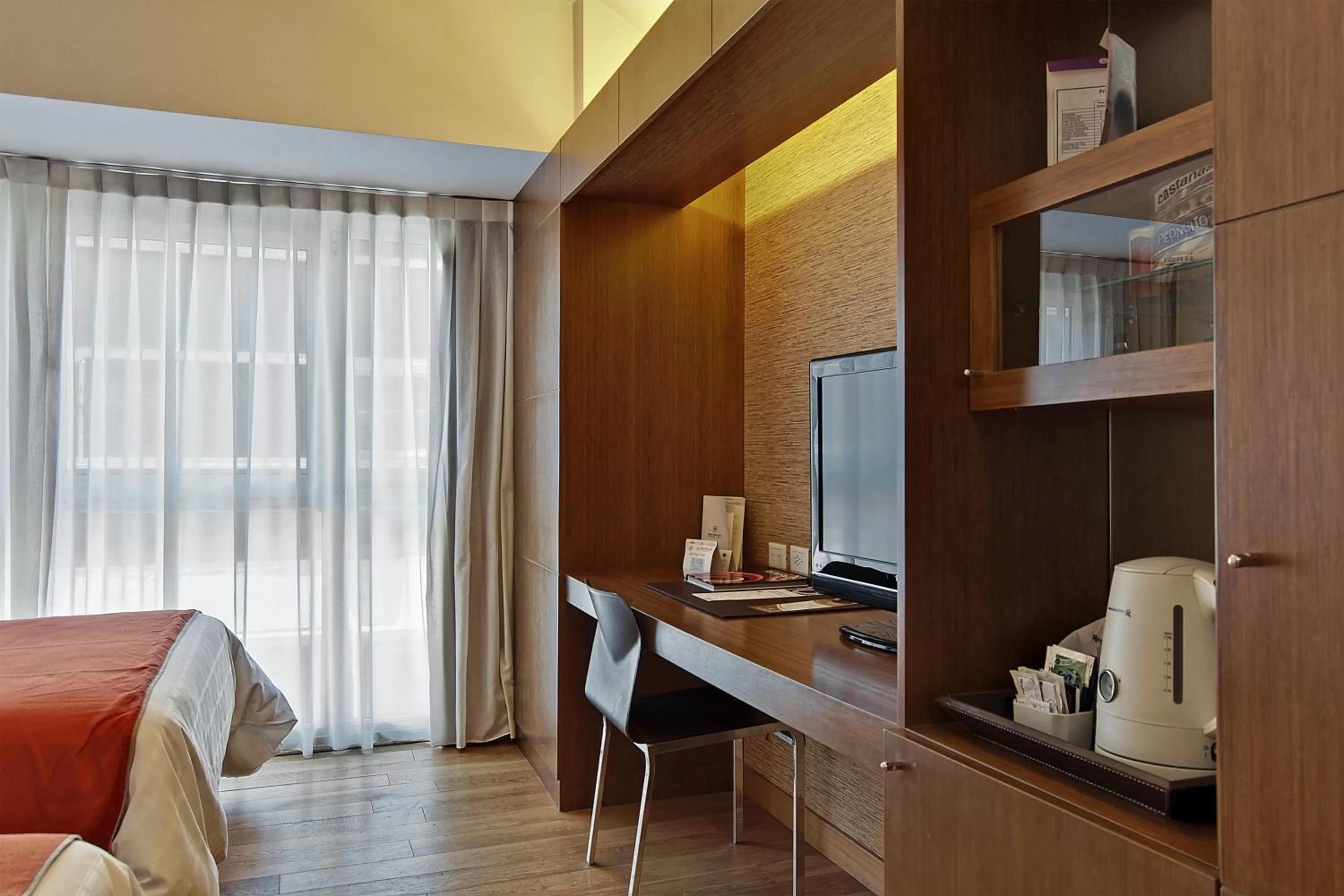 TV and multimedia, Bed in Regente Palace Hotel