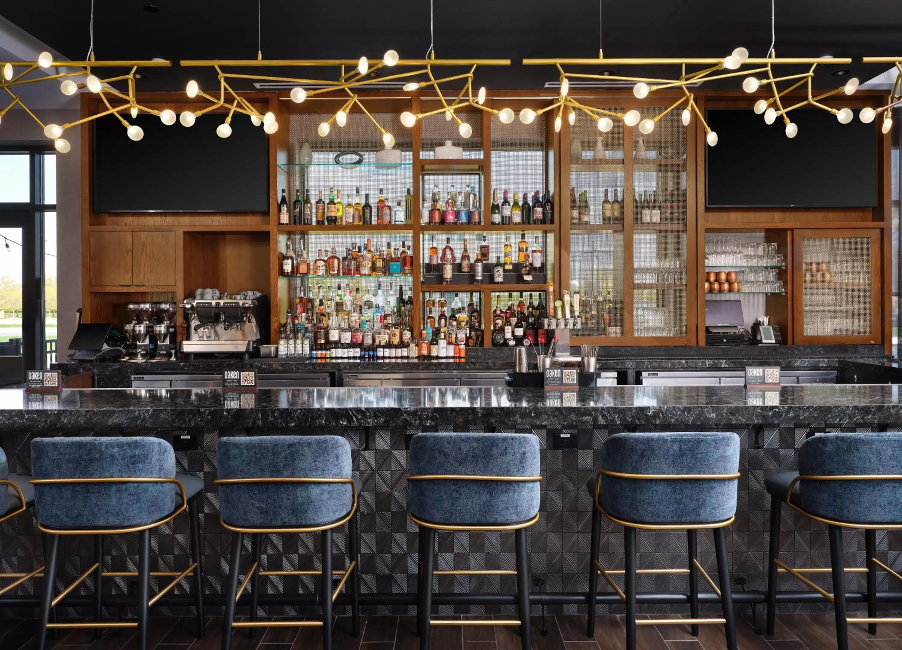 Lounge or bar in The Forester, a Hyatt Place Hotel