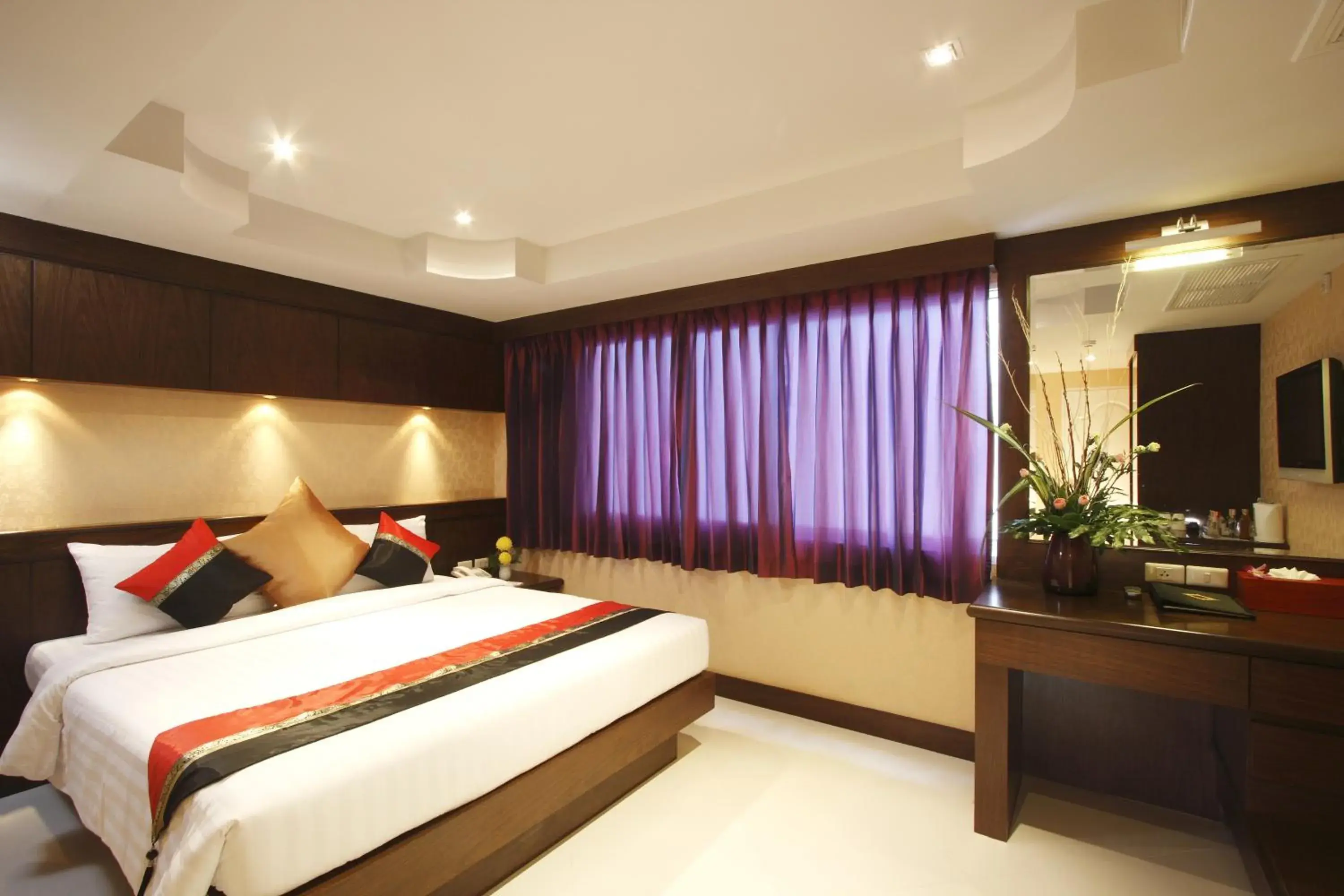 Standard Double or Twin Room in Rayaburi Hotel, Patong Standard Double or Twin Room in Rayaburi Hotel, Patong